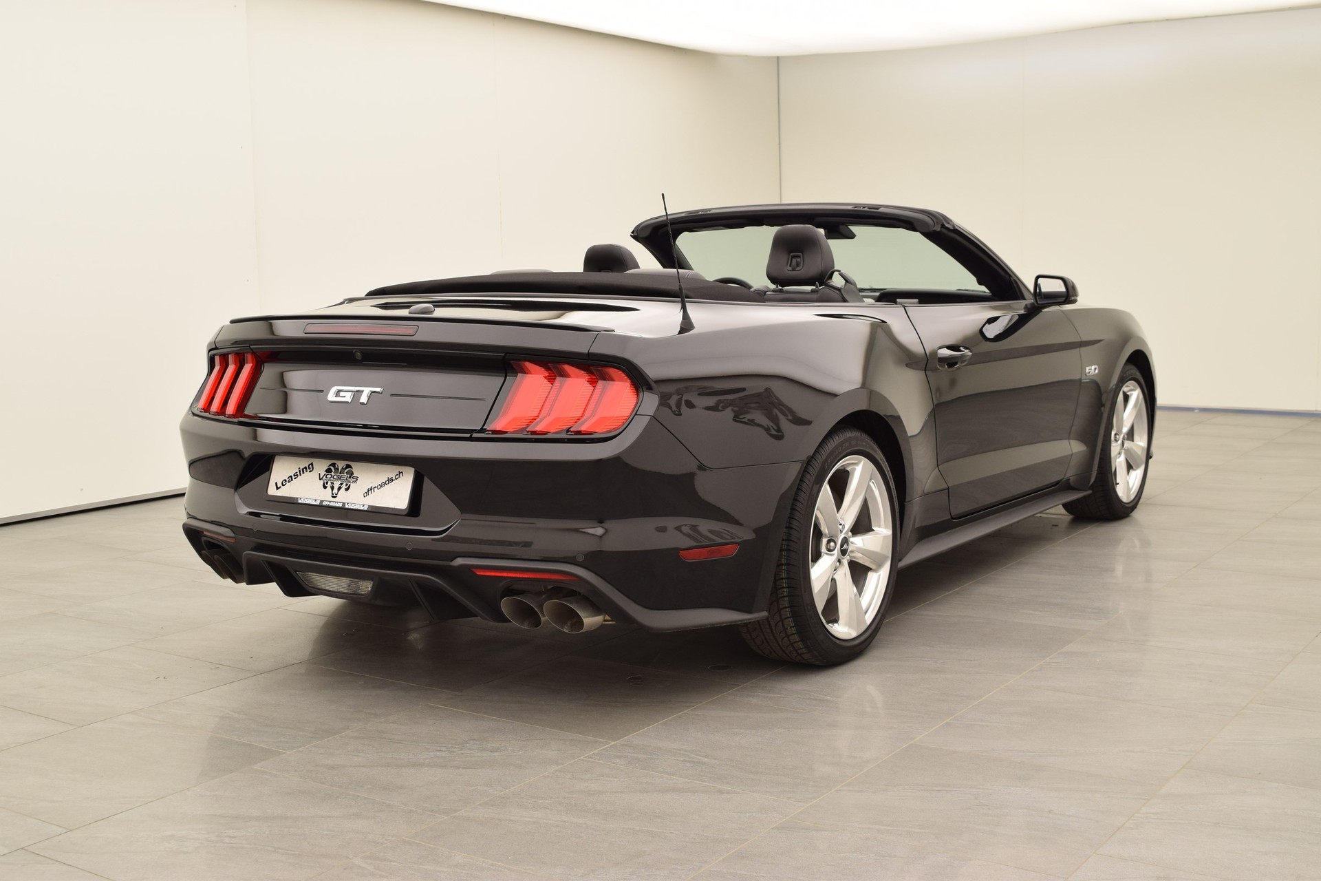 FORD Mustang GT 5.0 Convertible-image-5