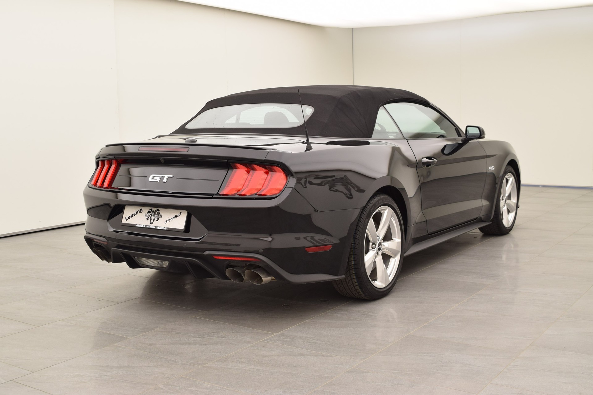 FORD Mustang GT 5.0 Convertible-image-6