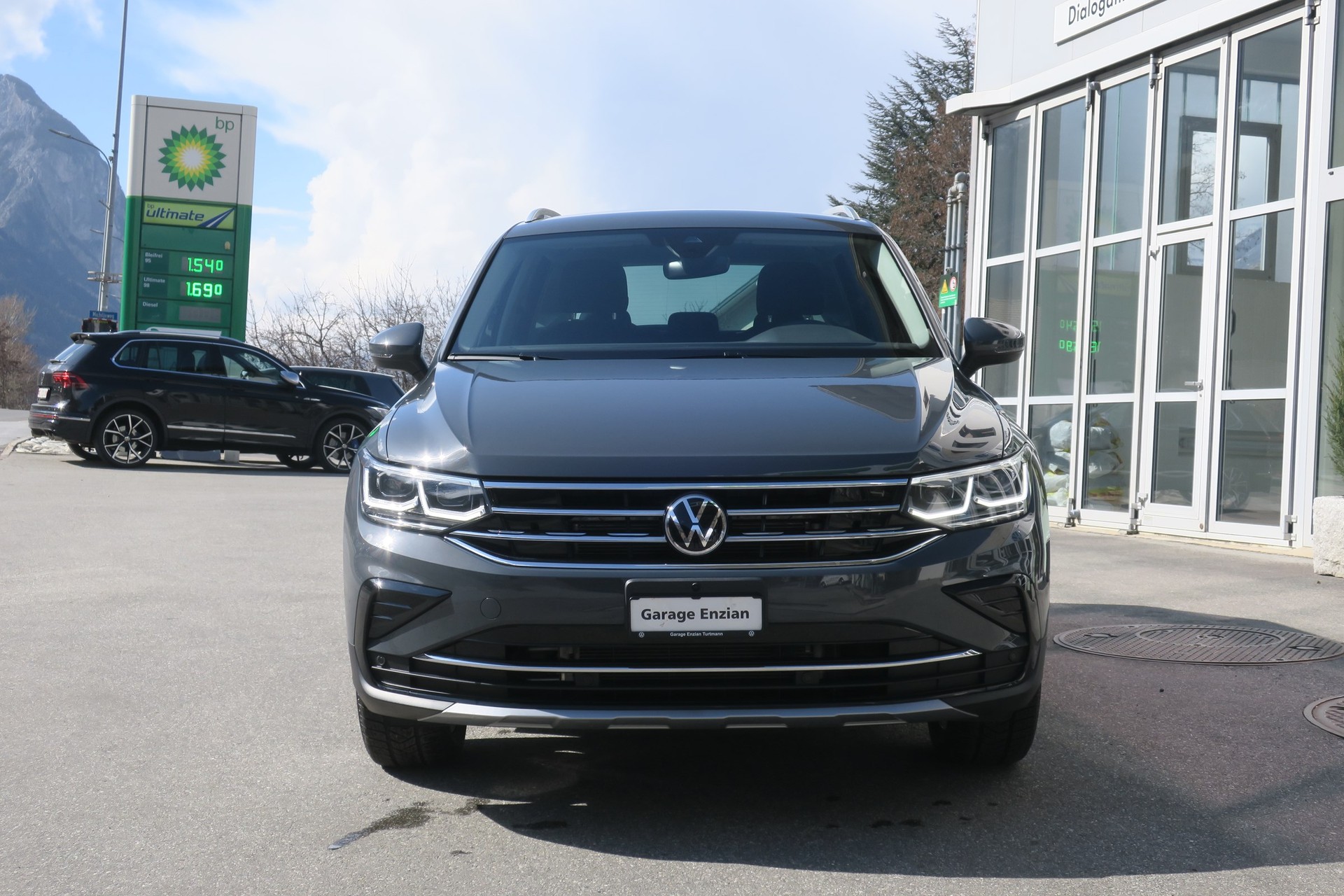 VW Tiguan 2.0 TDI SCR Elegance 4Motion DSG-image-8