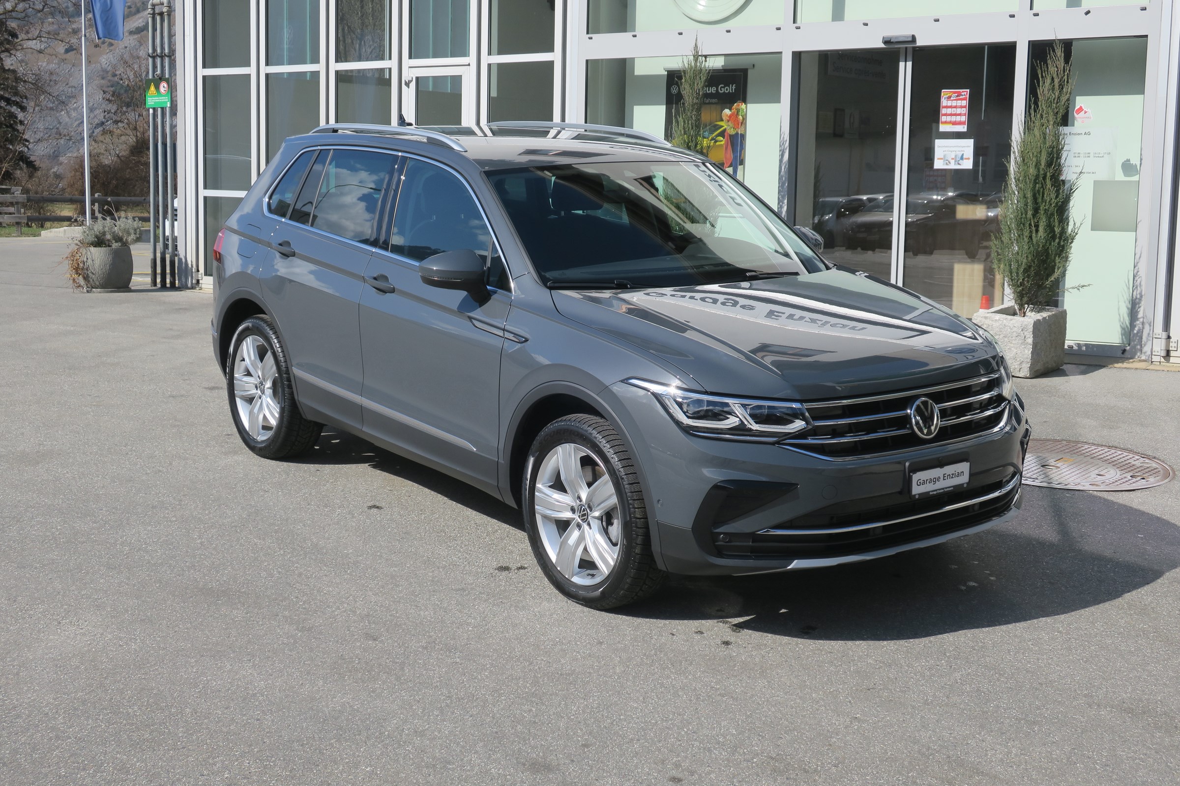 VW VW Tiguan 2.0 TDI SCR Elegance (SUV / GelÃ¤ndewagen)