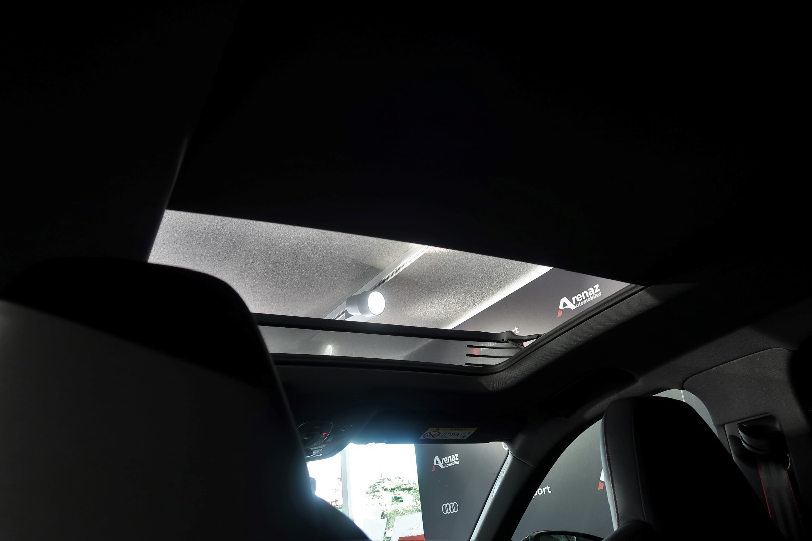 AUDI Q8 Sportback 55 e-tron Black Edition quattro-image-4