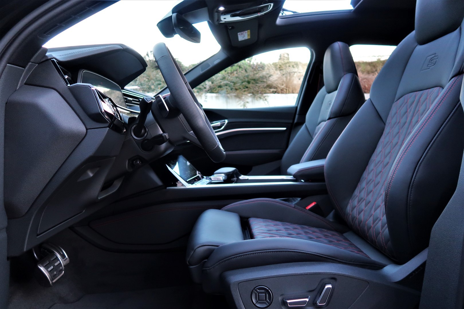 AUDI Q8 Sportback 55 e-tron Black Edition quattro-showroom-element-3