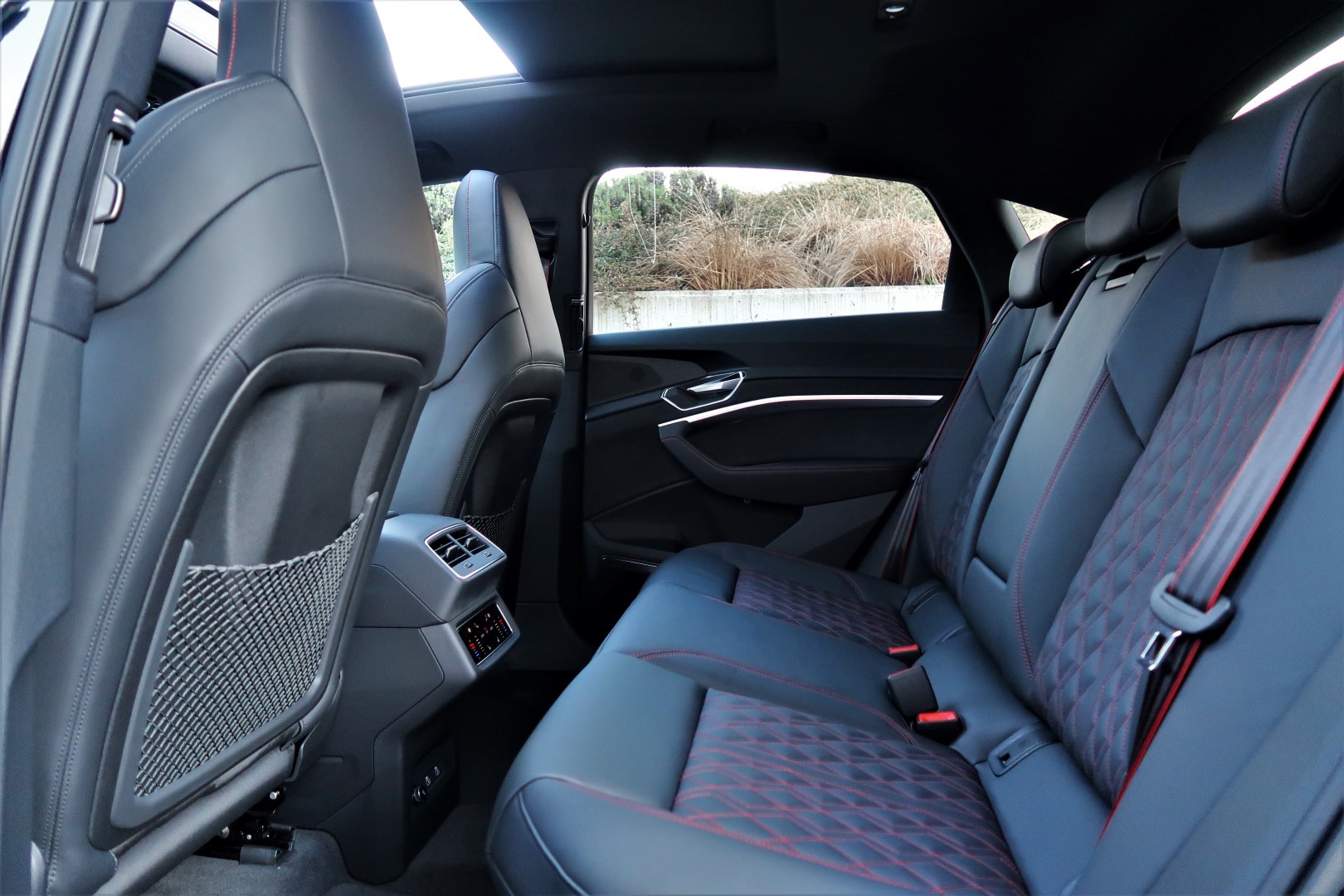 AUDI Q8 Sportback 55 e-tron Black Edition quattro-image-5