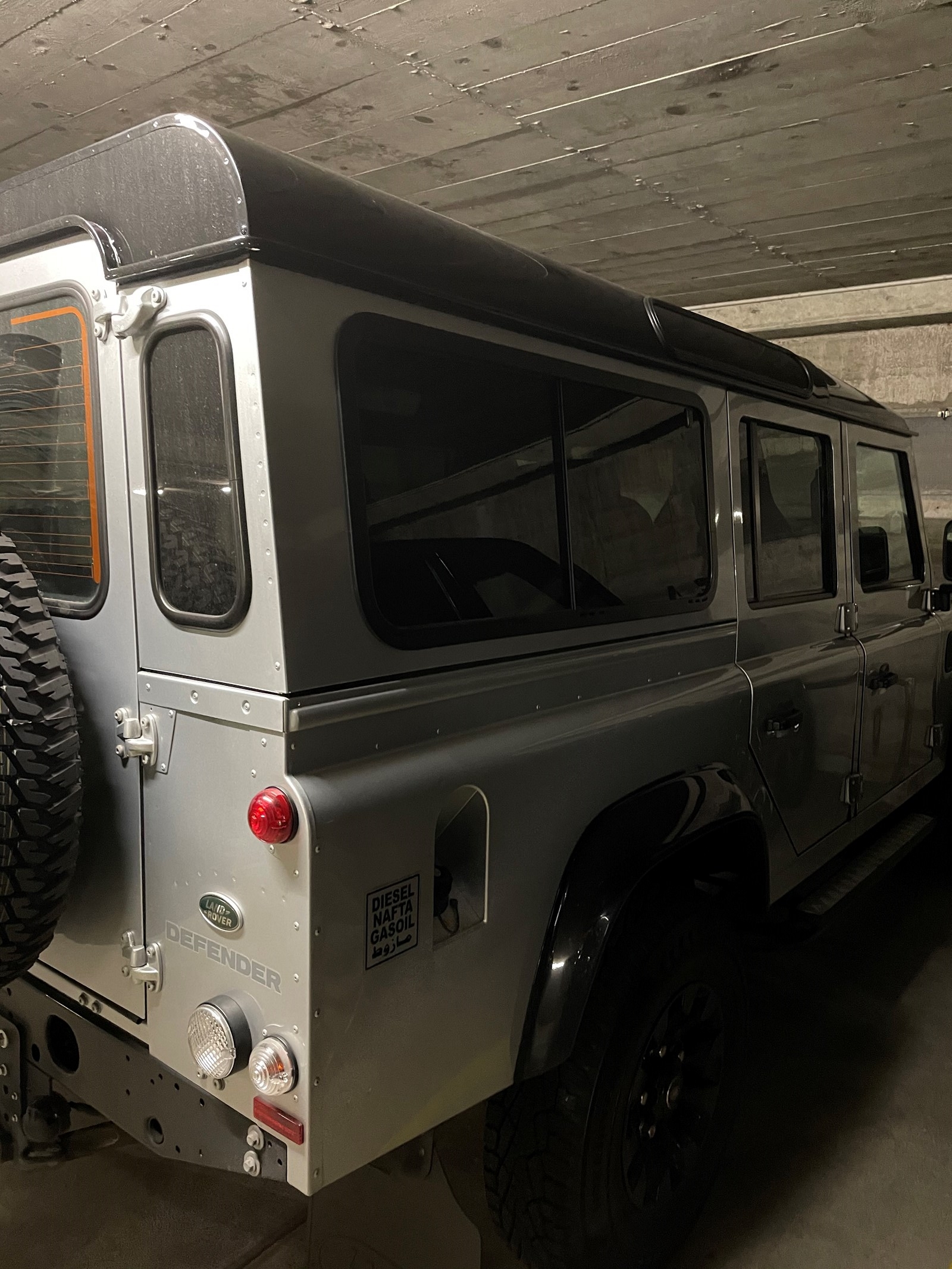 LAND ROVER DEFENDER 110-image-2