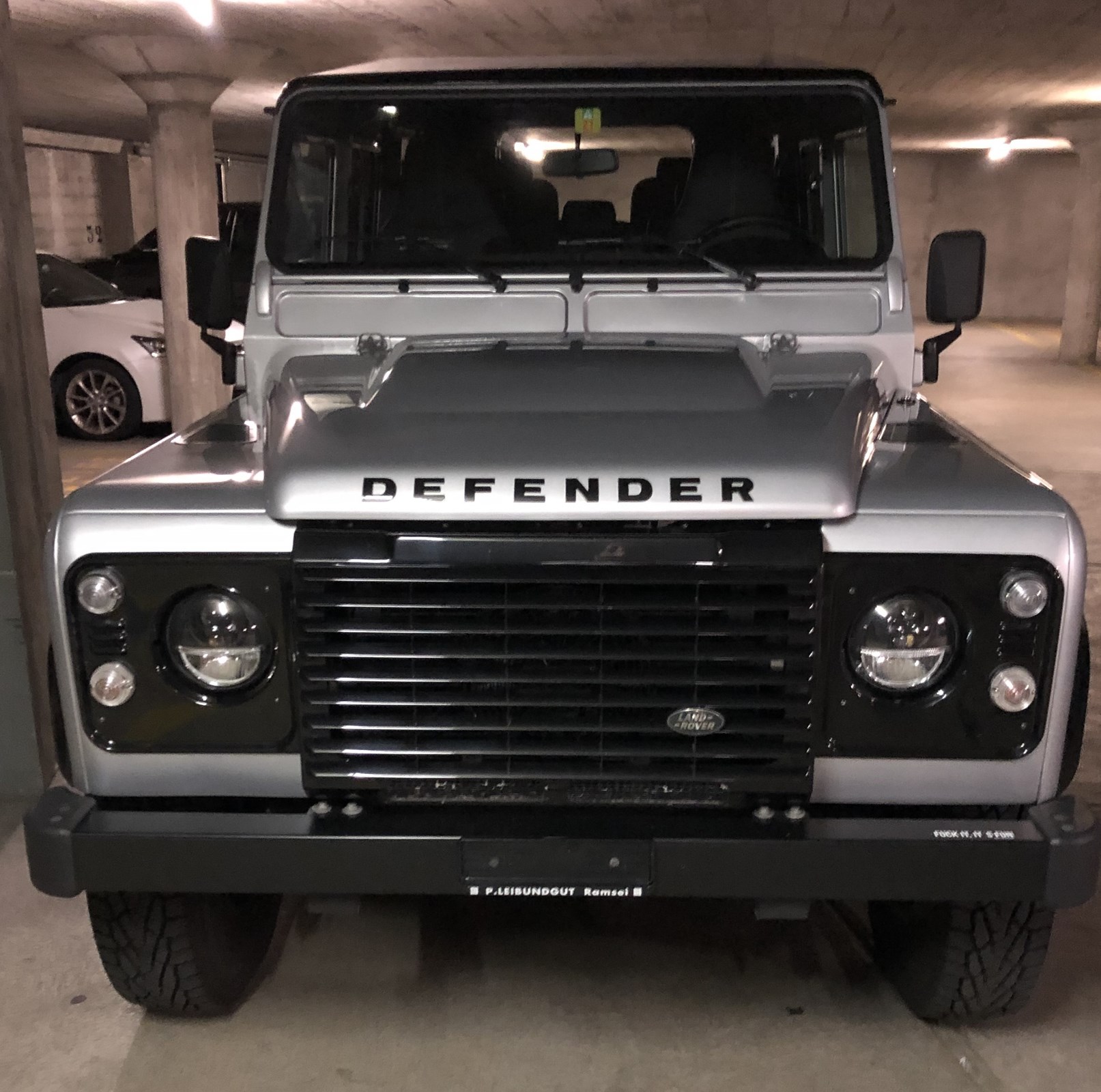 LAND ROVER DEFENDER 110-image-1