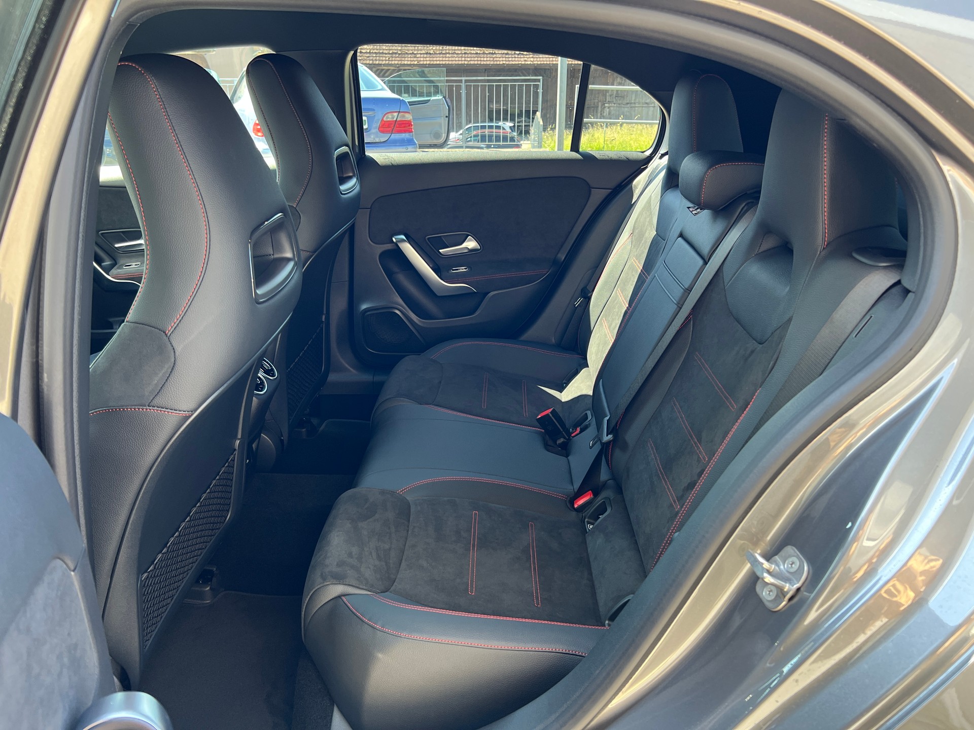 MERCEDES-BENZ A 180 7G-DCT-image-8