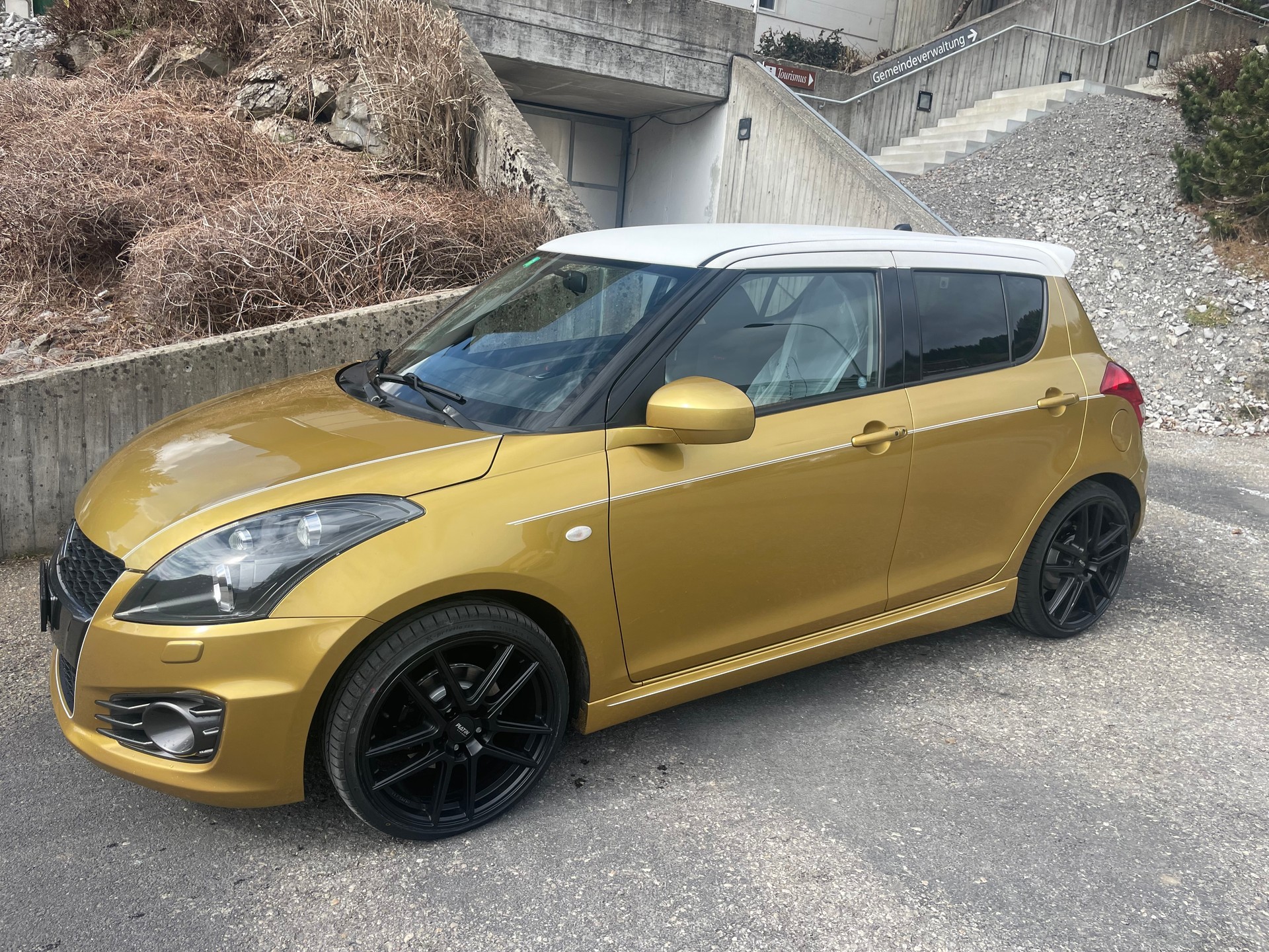 SUZUKI Swift 1.6i 16V Sport Sergio Cellano-image-0