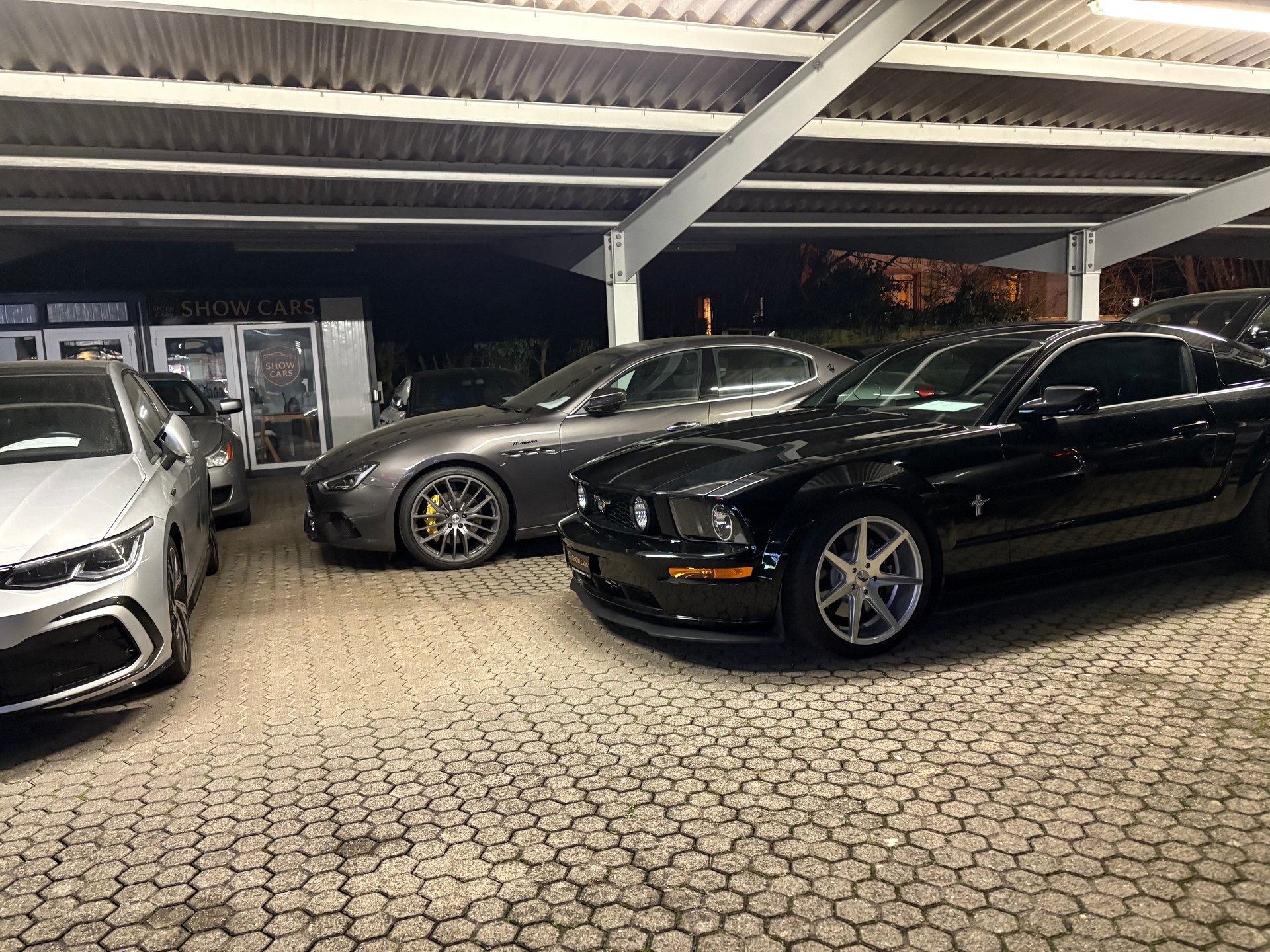FORD Mustang GT-image-13