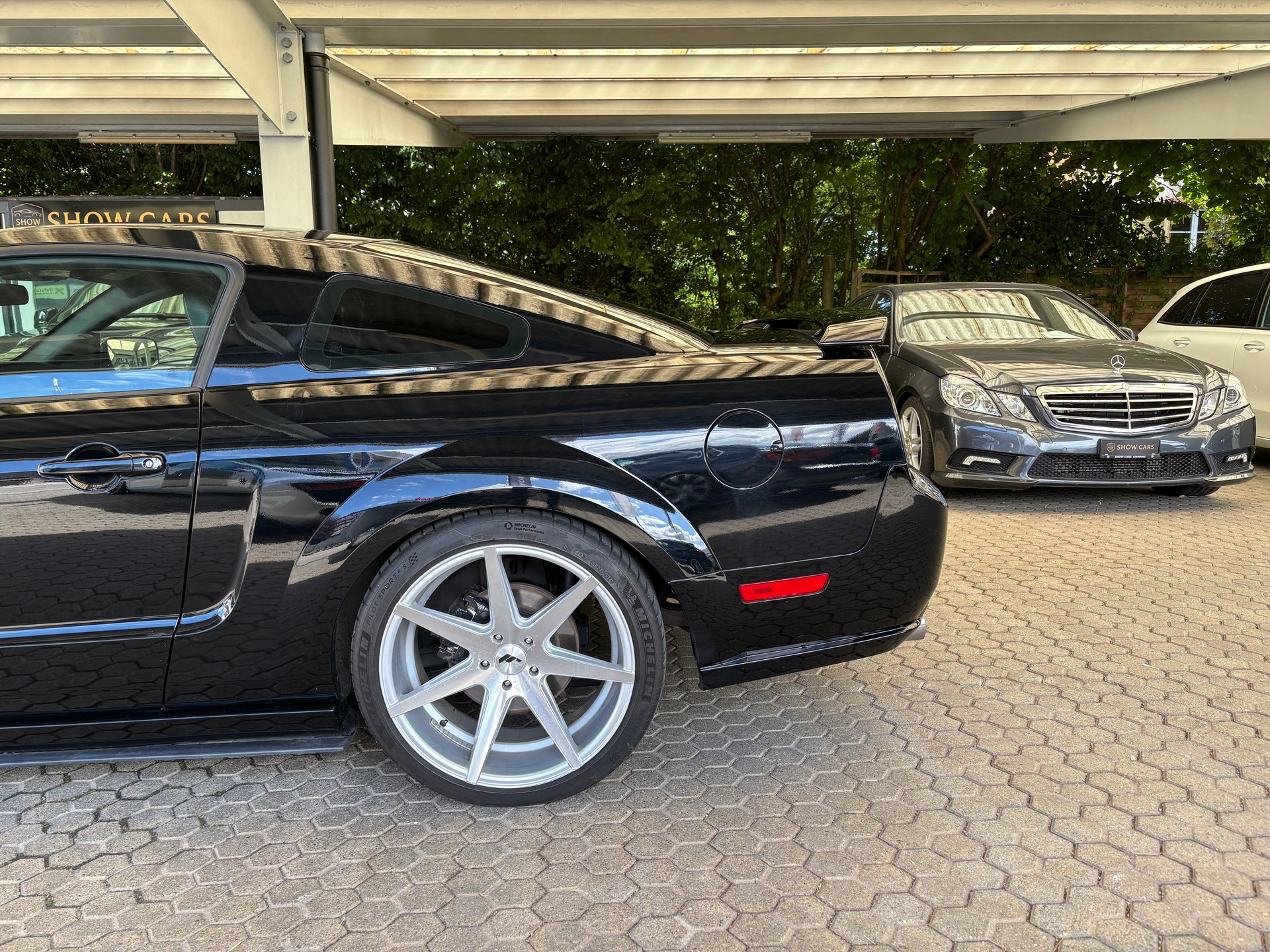FORD Mustang GT-image-6