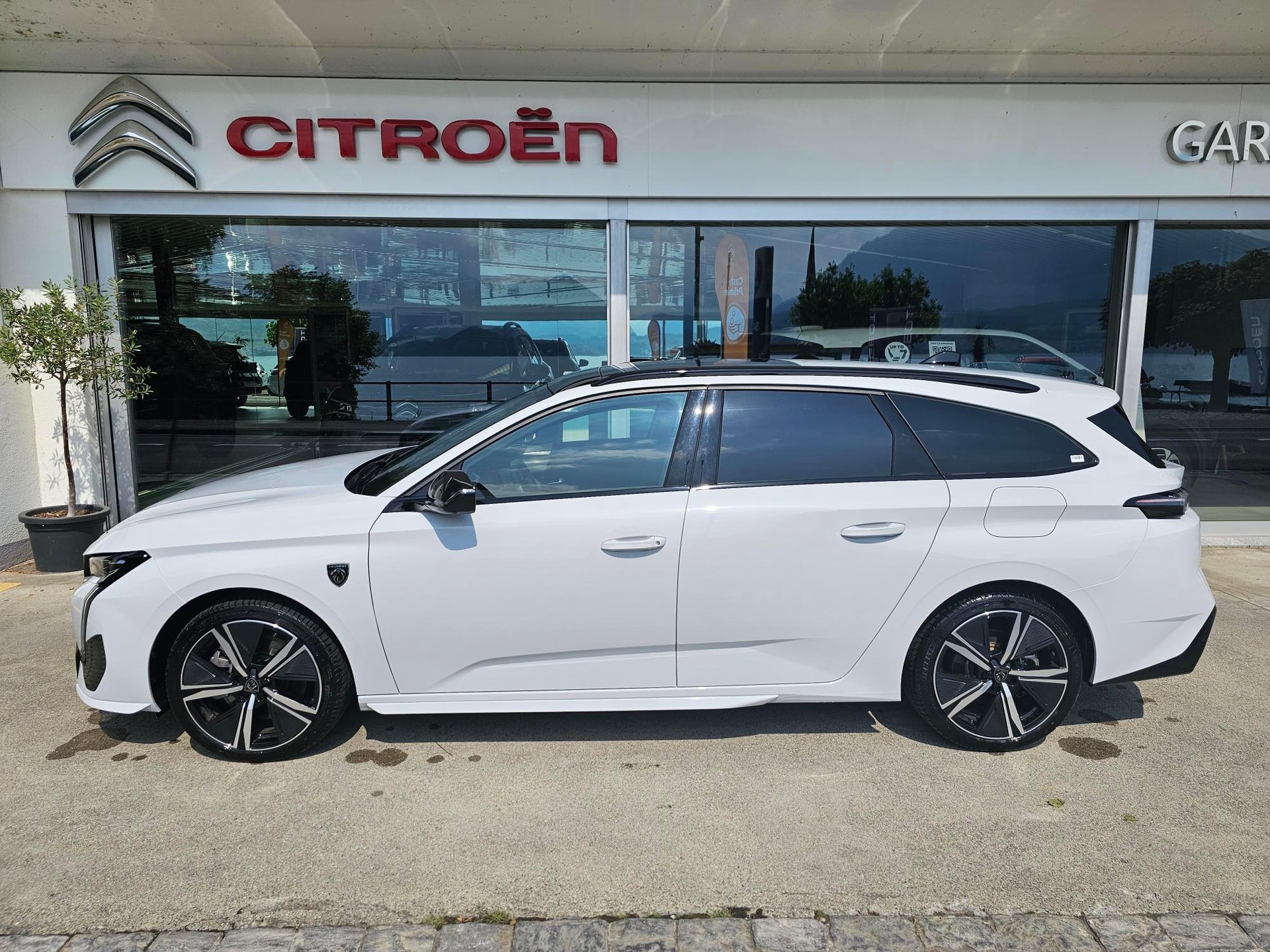PEUGEOT 308 SW 1.6 PHEV 180 GT-image-1