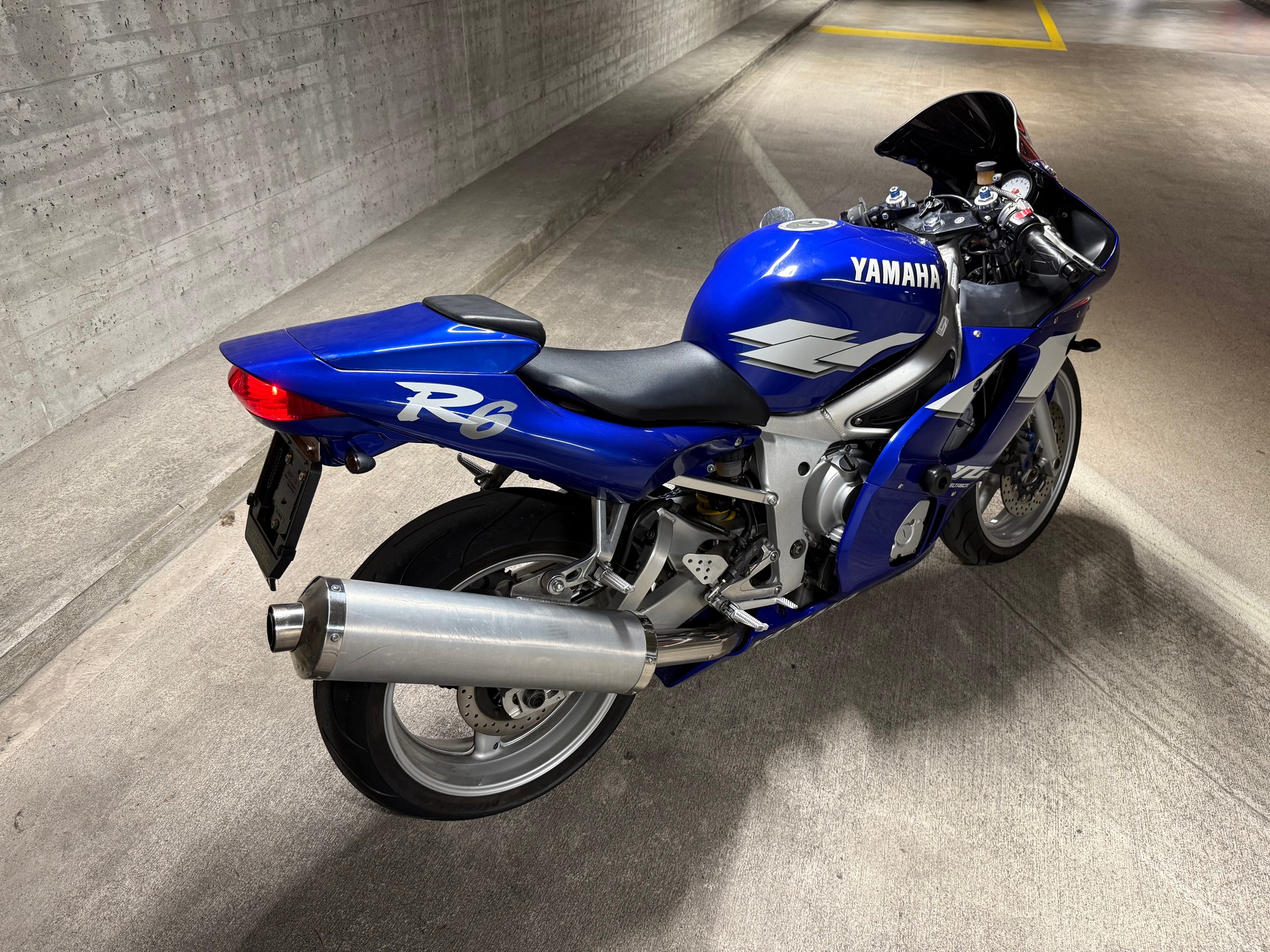 YAMAHA YZF-R6-image-3