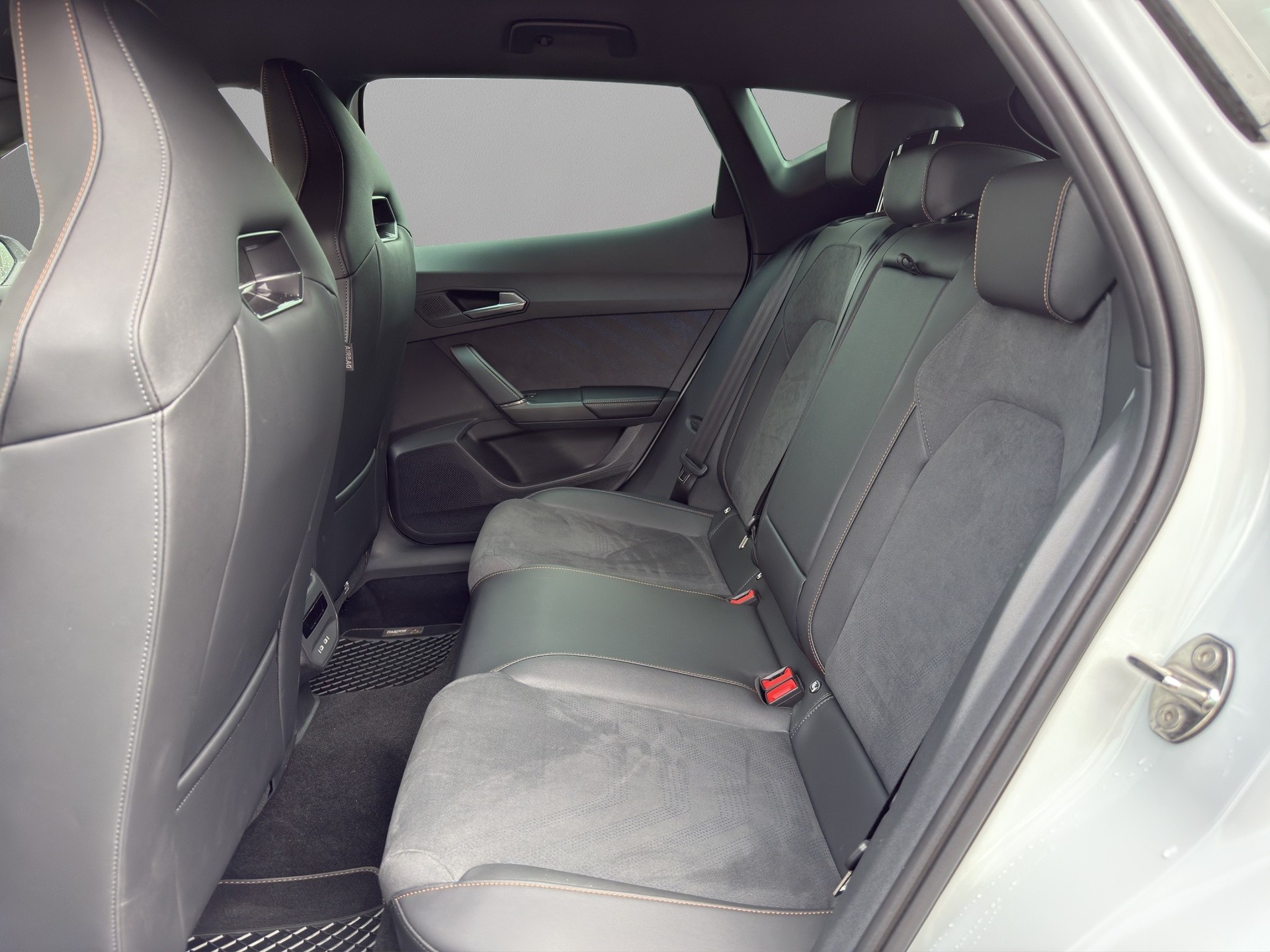CUPRA Formentor 1.5 e-HYBRID pHEV VZ DSG-image-5