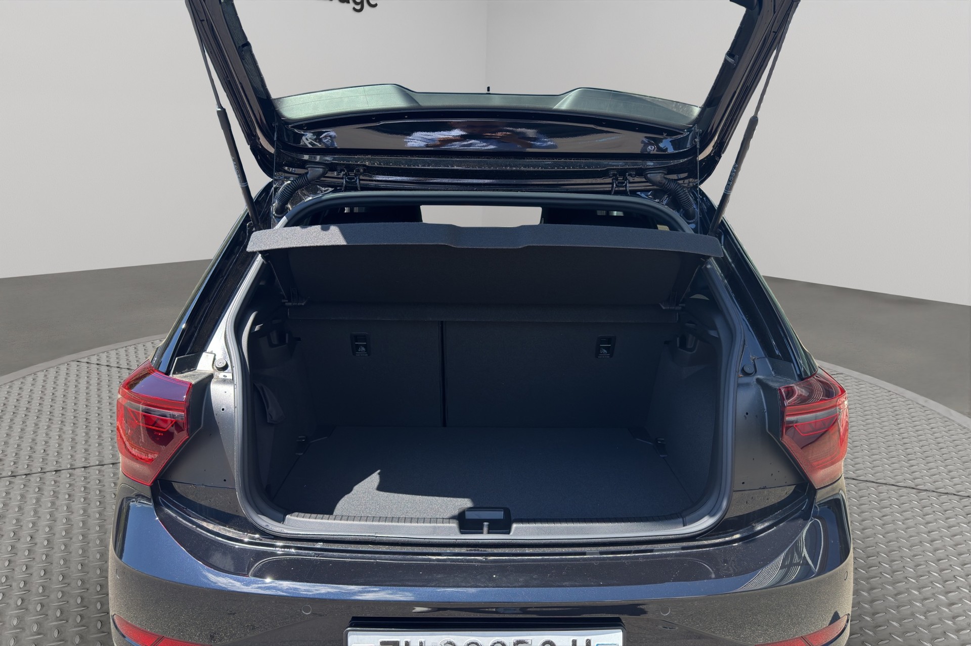 VW Polo 1.0 TSI R-Line DSG-image-11