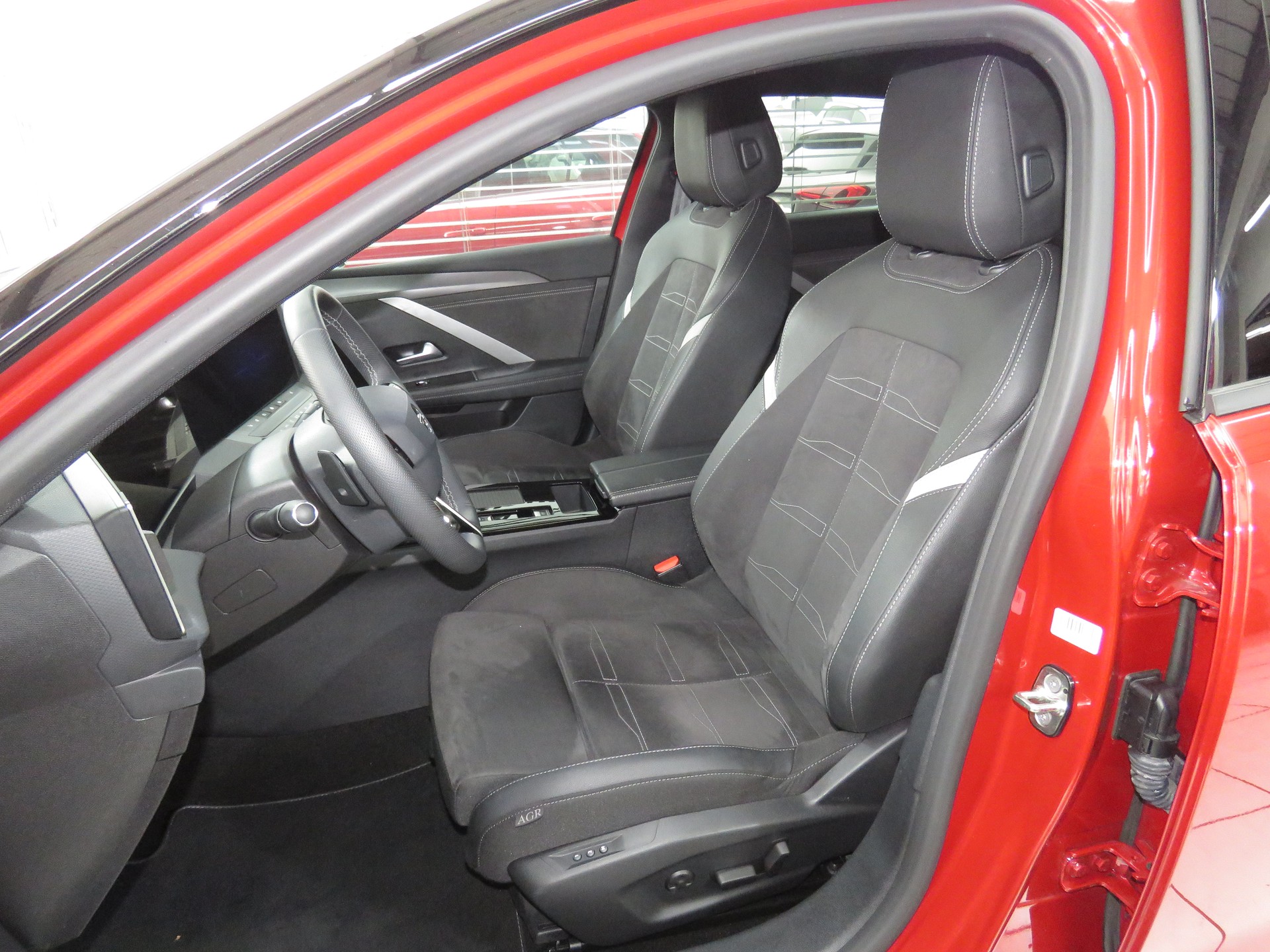 OPEL Astra 1.6 PHEV Turbo Swiss Plus Automat-image-7