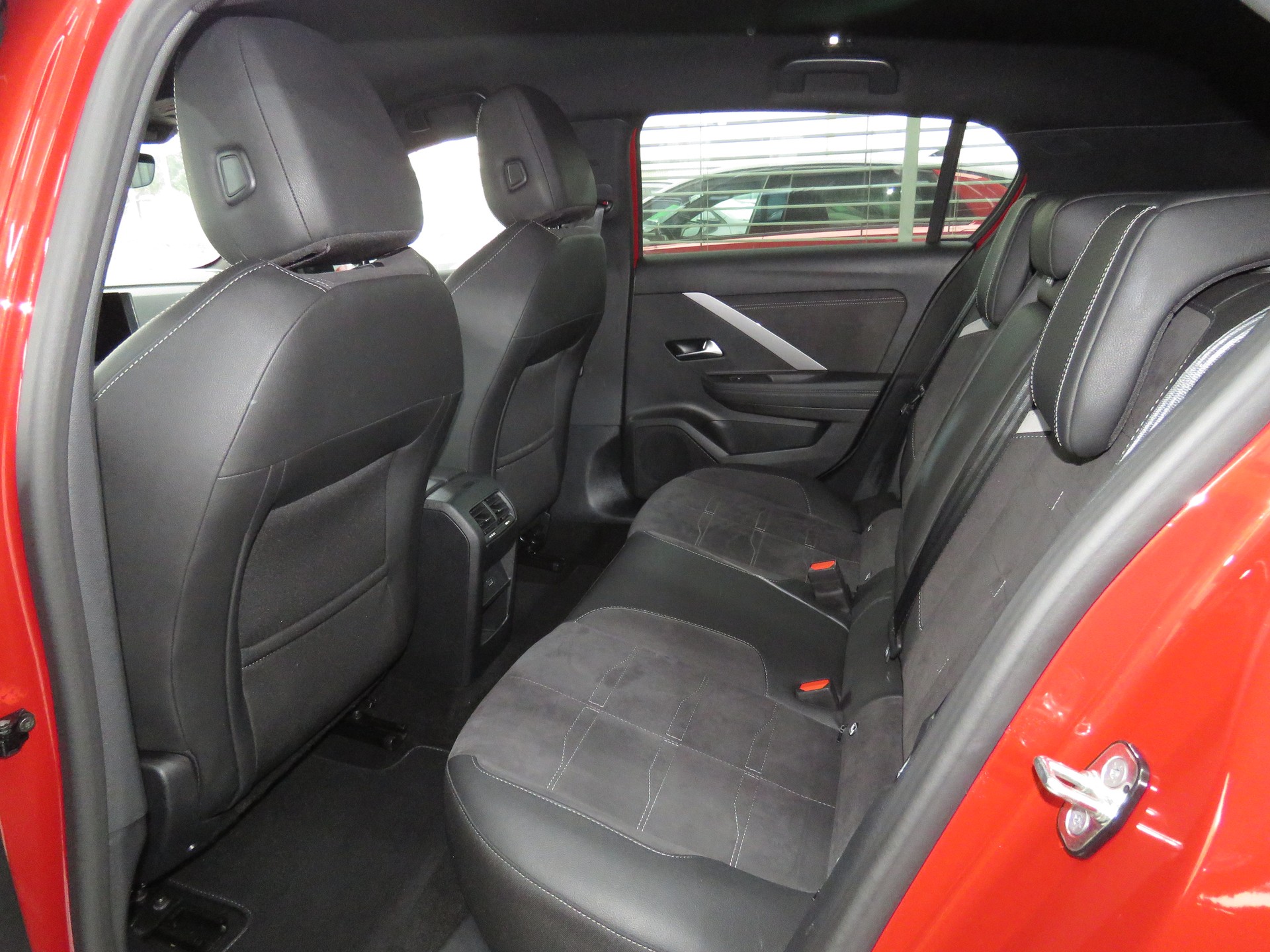 OPEL Astra 1.6 PHEV Turbo Swiss Plus Automat-image-8