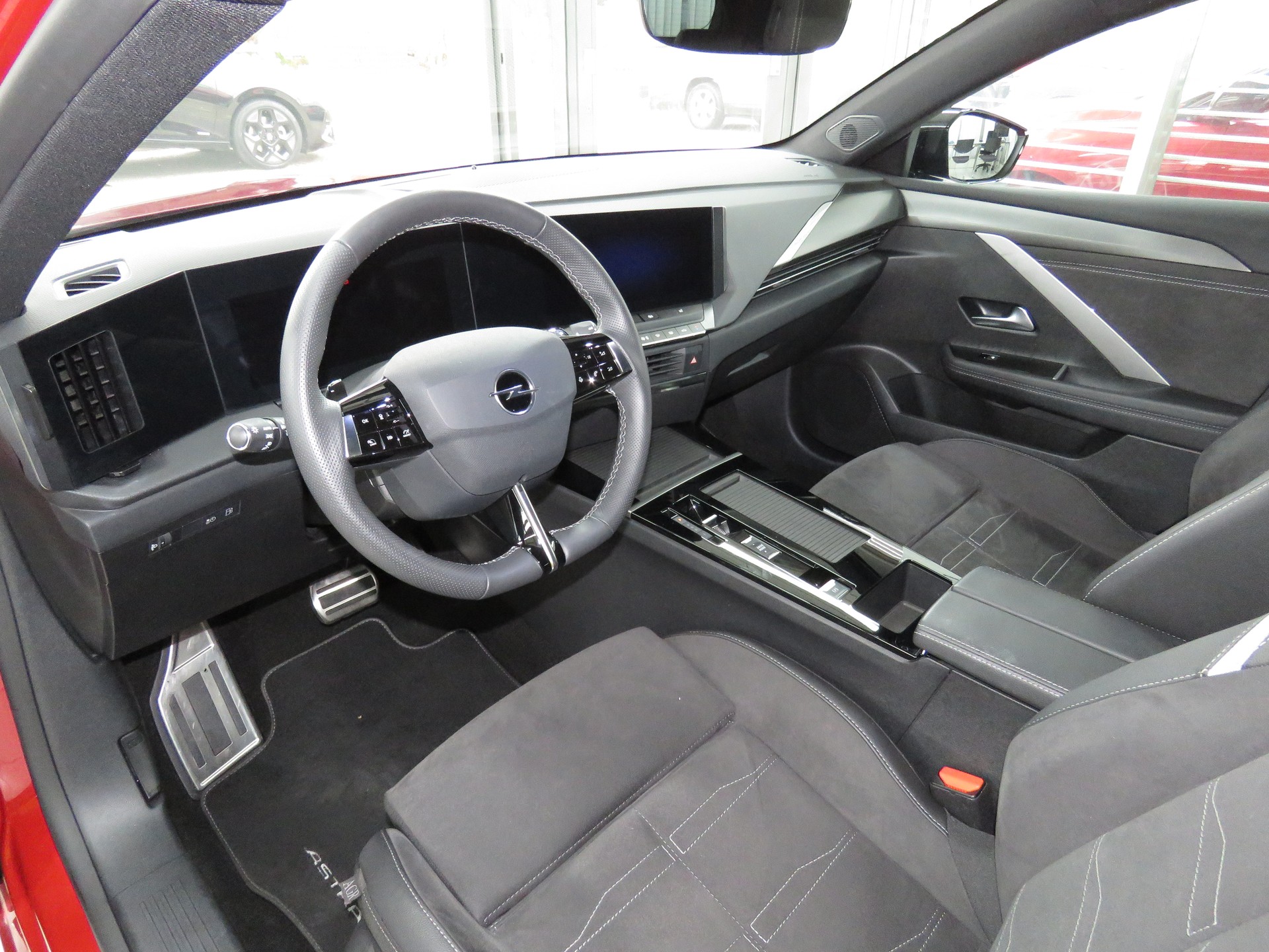 OPEL Astra 1.6 PHEV Turbo Swiss Plus Automat-image-6