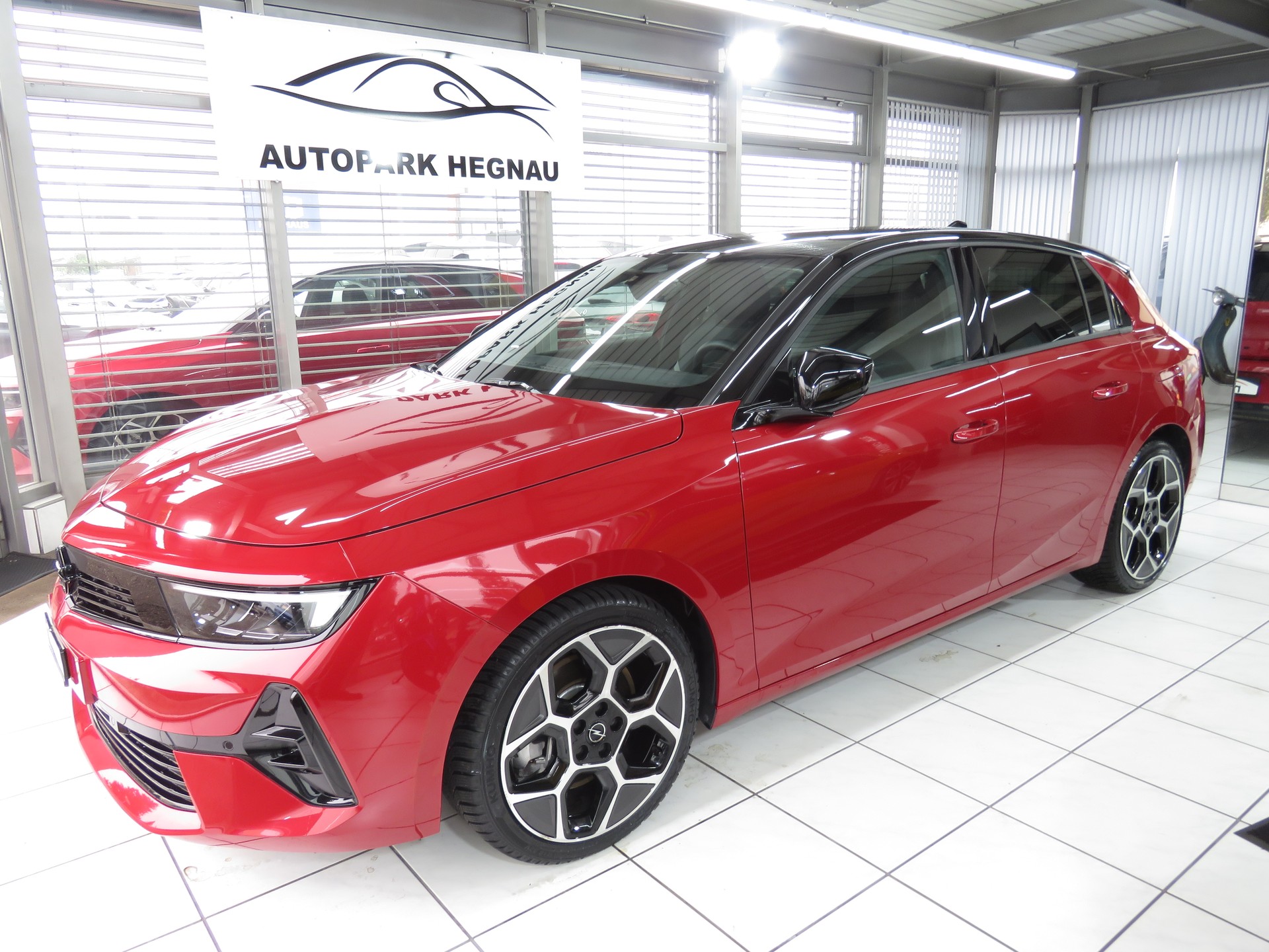OPEL Astra 1.6 PHEV Turbo Swiss Plus Automat-image-0