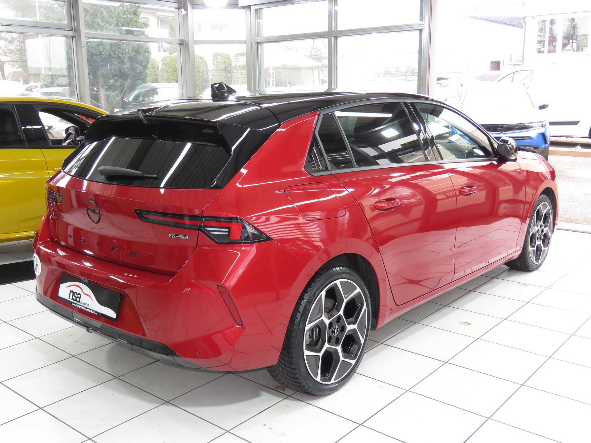 OPEL Astra 1.6 PHEV Turbo Swiss Plus Automat-image-3