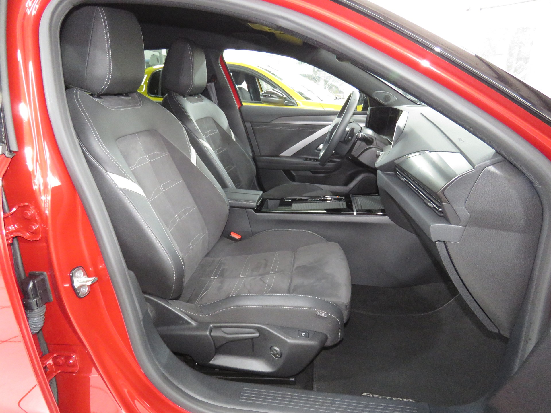 OPEL Astra 1.6 PHEV Turbo Swiss Plus Automat-image-11