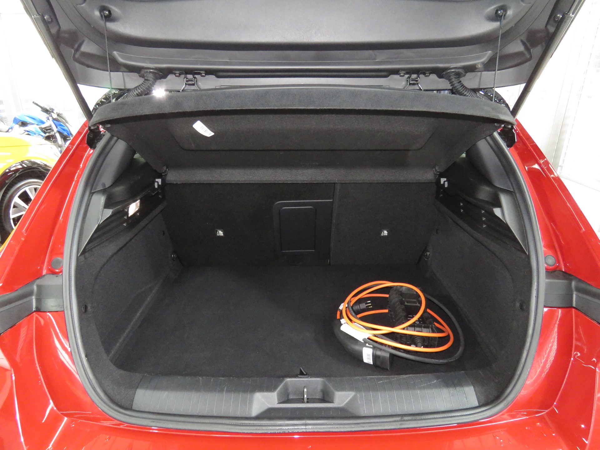 OPEL Astra 1.6 PHEV Turbo Swiss Plus Automat-image-9