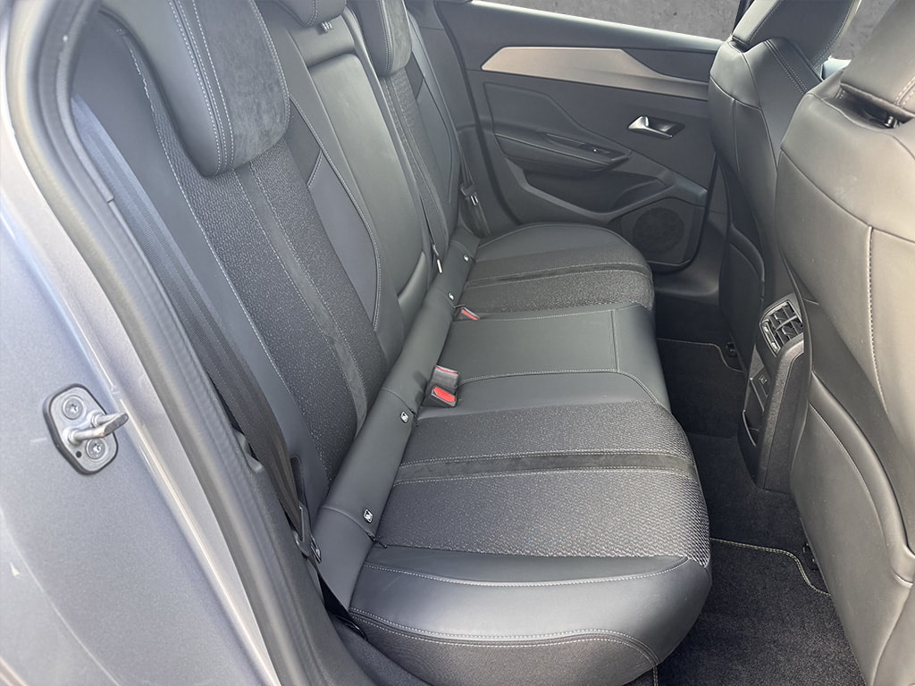 PEUGEOT 308 SW 1.6 PHEV 180 GT-image-11
