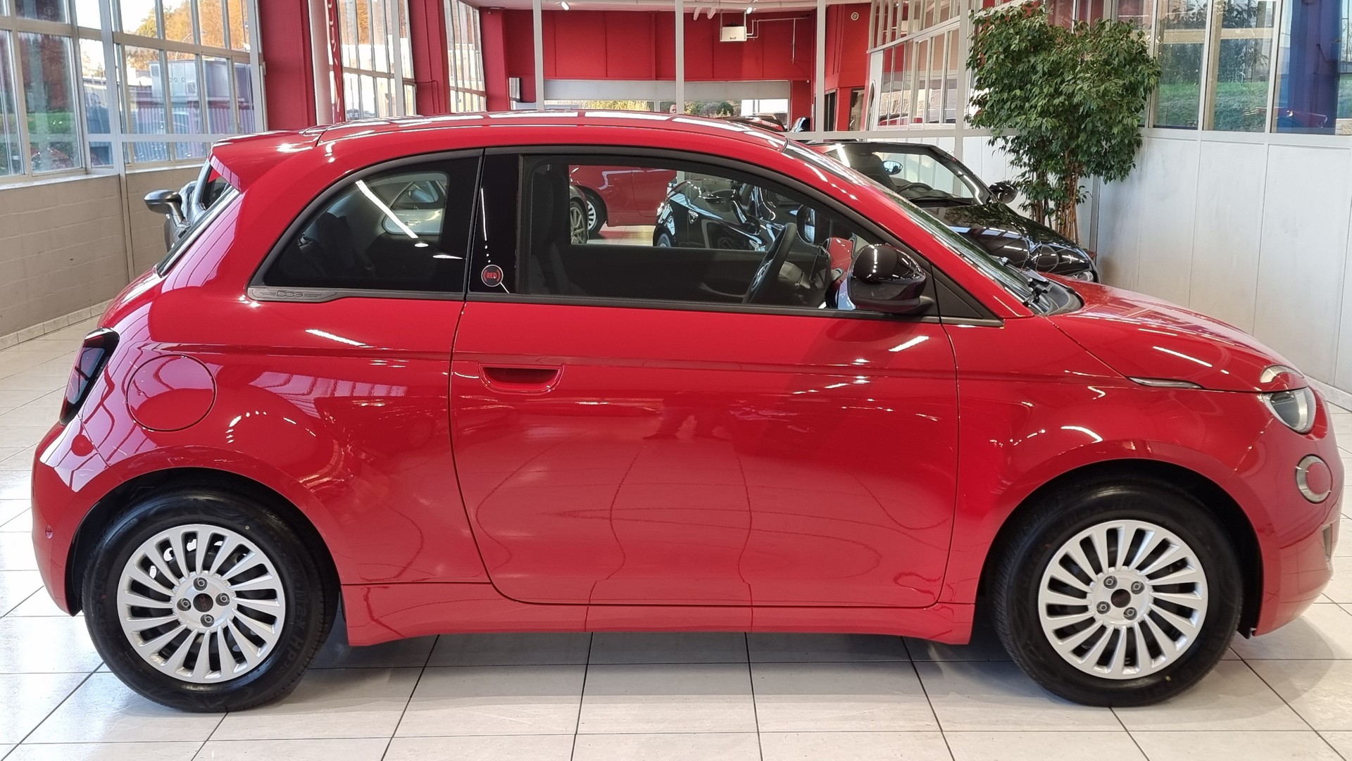 FIAT 500 Red electric 42 KWh 118 PS-image-6
