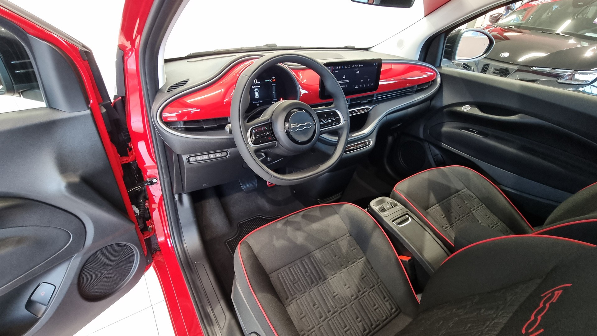 FIAT 500 Red electric 42 KWh 118 PS-image-16