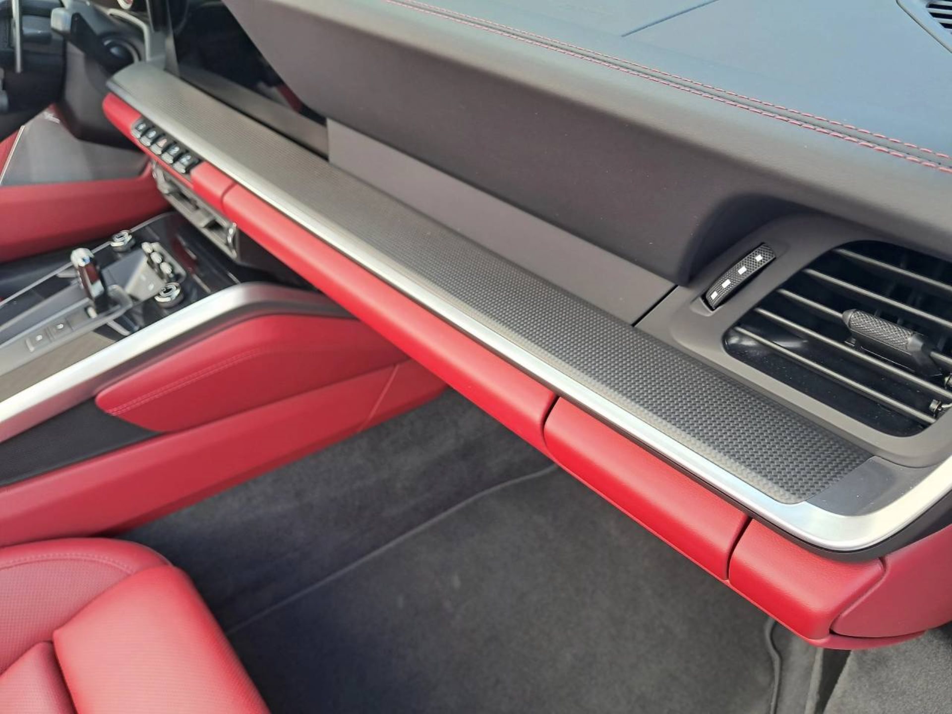 PORSCHE 911 Turbo S Cabrio-image-29