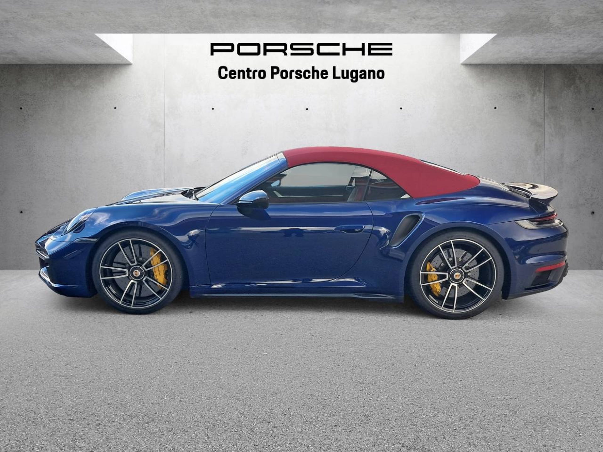 PORSCHE 911 Turbo S Cabrio-image-11
