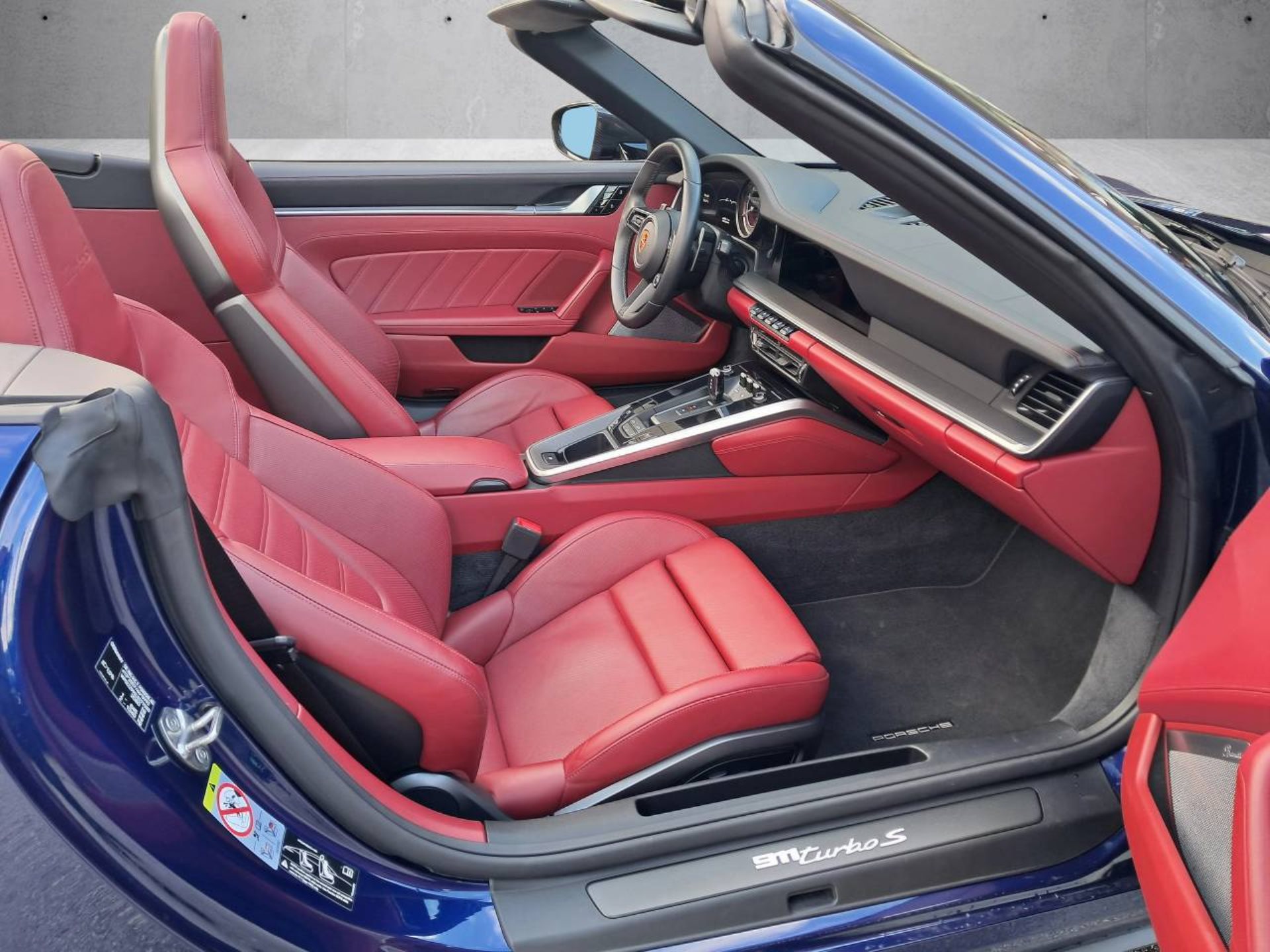 PORSCHE 911 Turbo S Cabrio-image-17