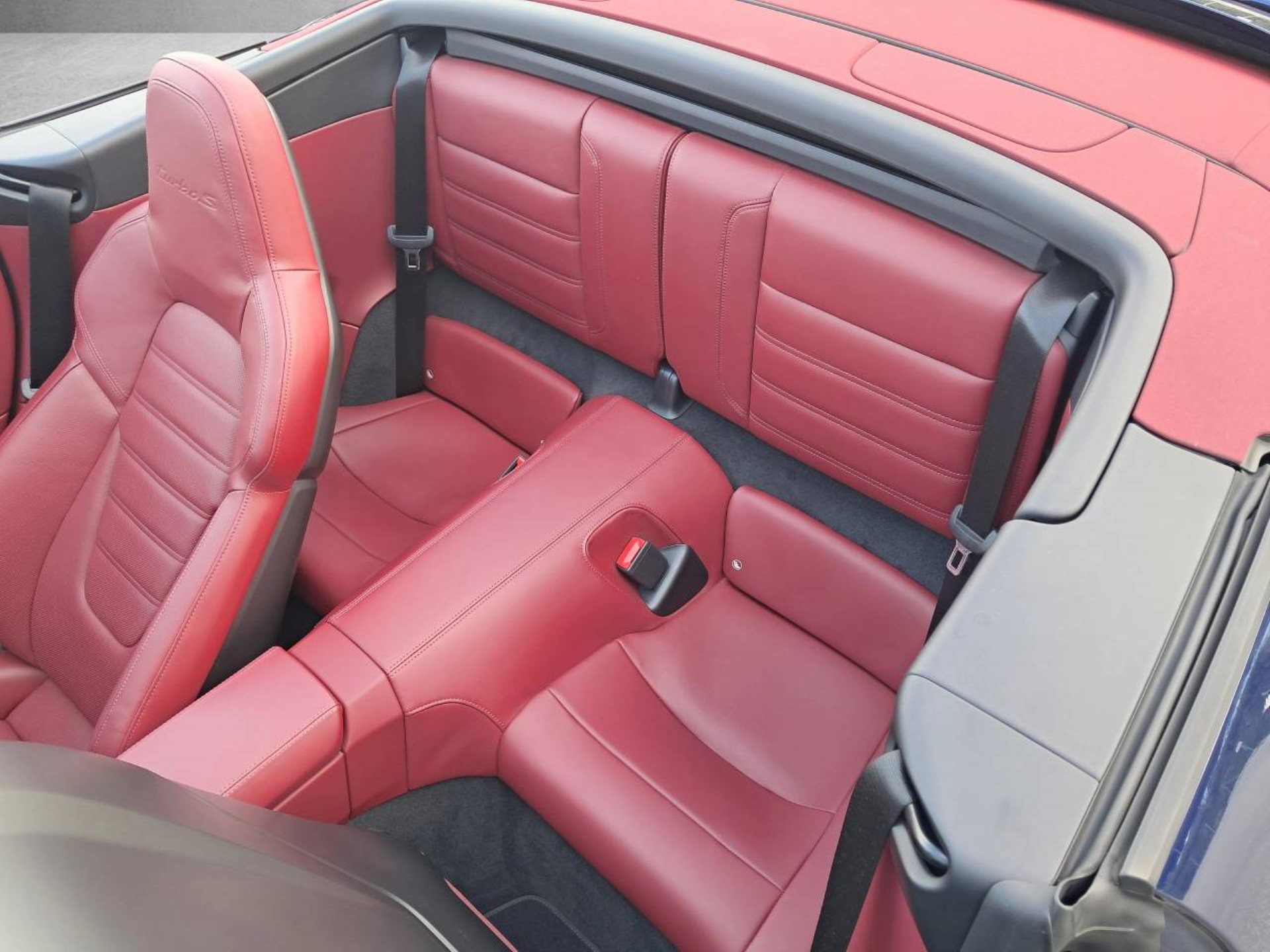 PORSCHE 911 Turbo S Cabrio-image-19