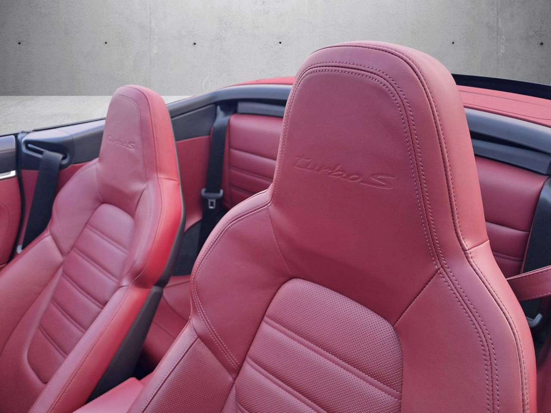PORSCHE 911 Turbo S Cabrio-image-26