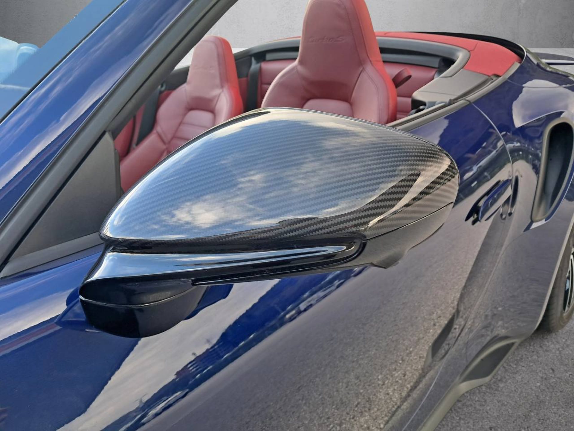 PORSCHE 911 Turbo S Cabrio-image-15