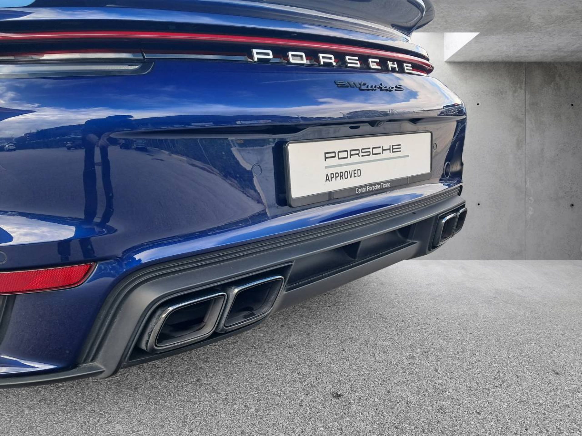 PORSCHE 911 Turbo S Cabrio-image-14