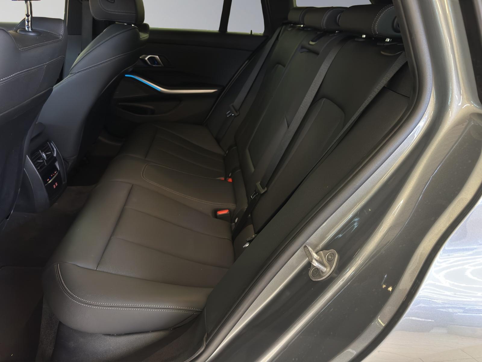 BMW 320d xDrive Touring M Sport-image-15
