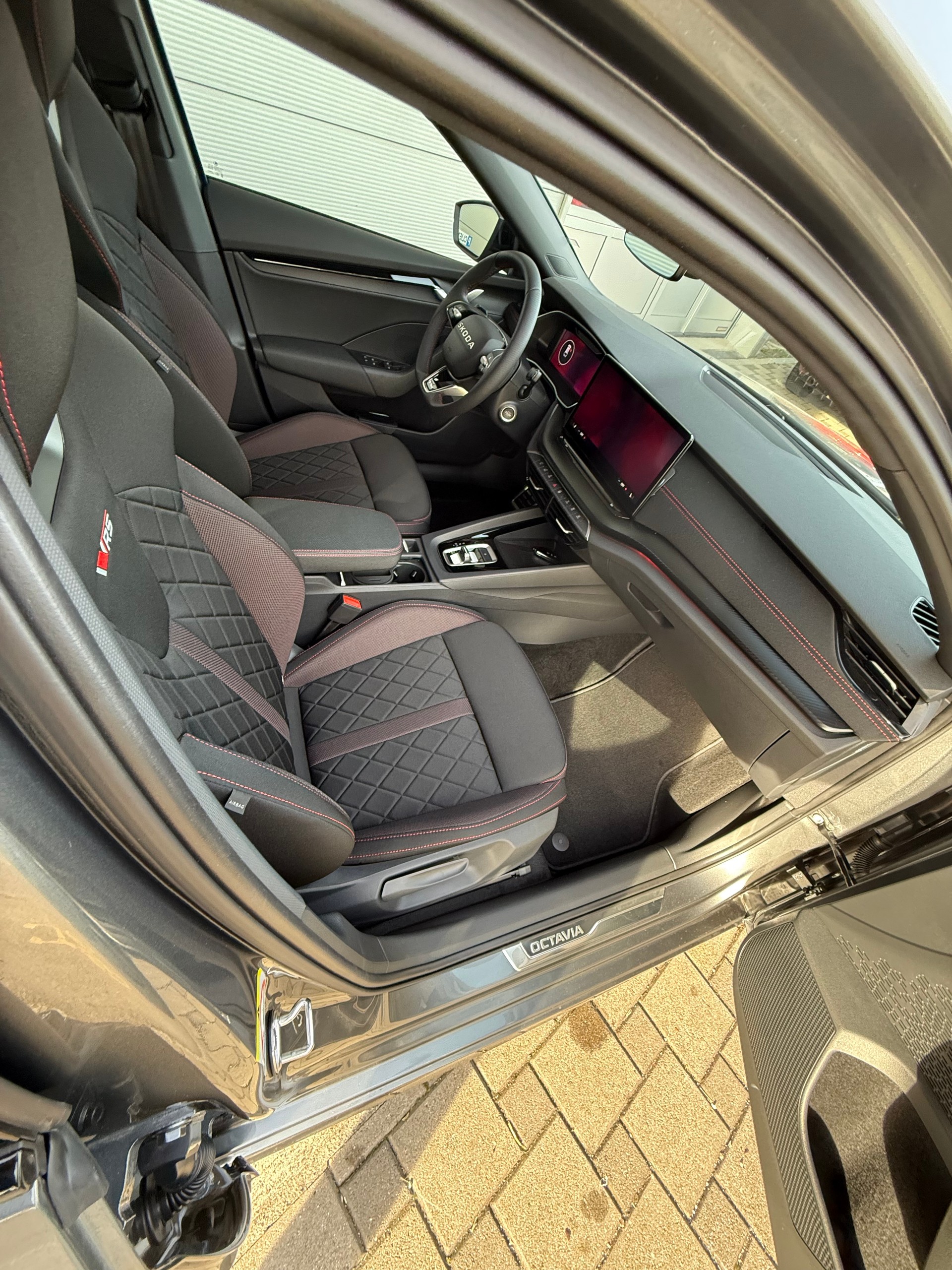SKODA Octavia Combi 2.0 TSI DSG RS / VENDUE VERKAUFT-image-6