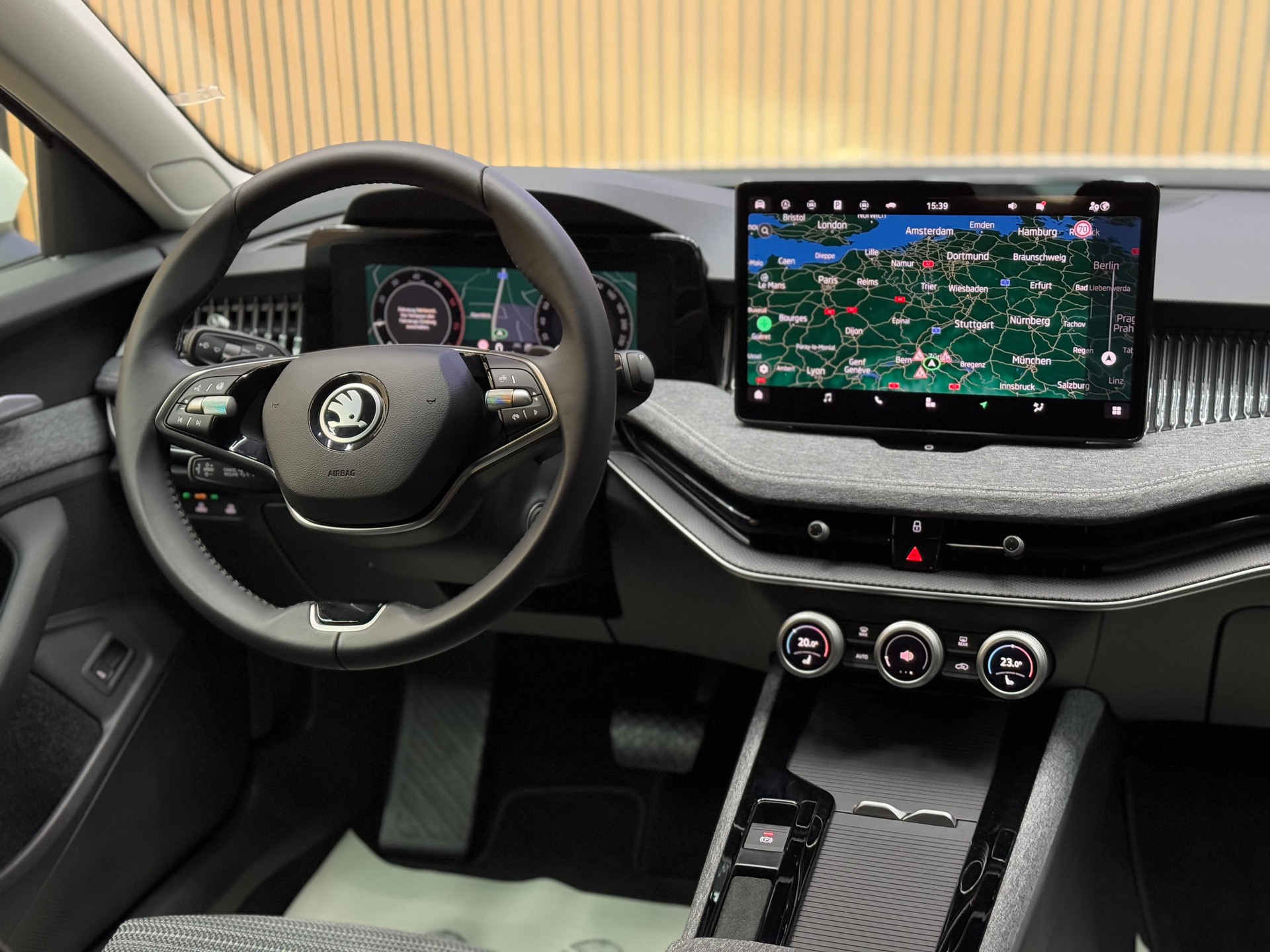 SKODA Superb Combi 2.0 TDI Selection DSG *ab CHF 399.-/ Monat*-image-8