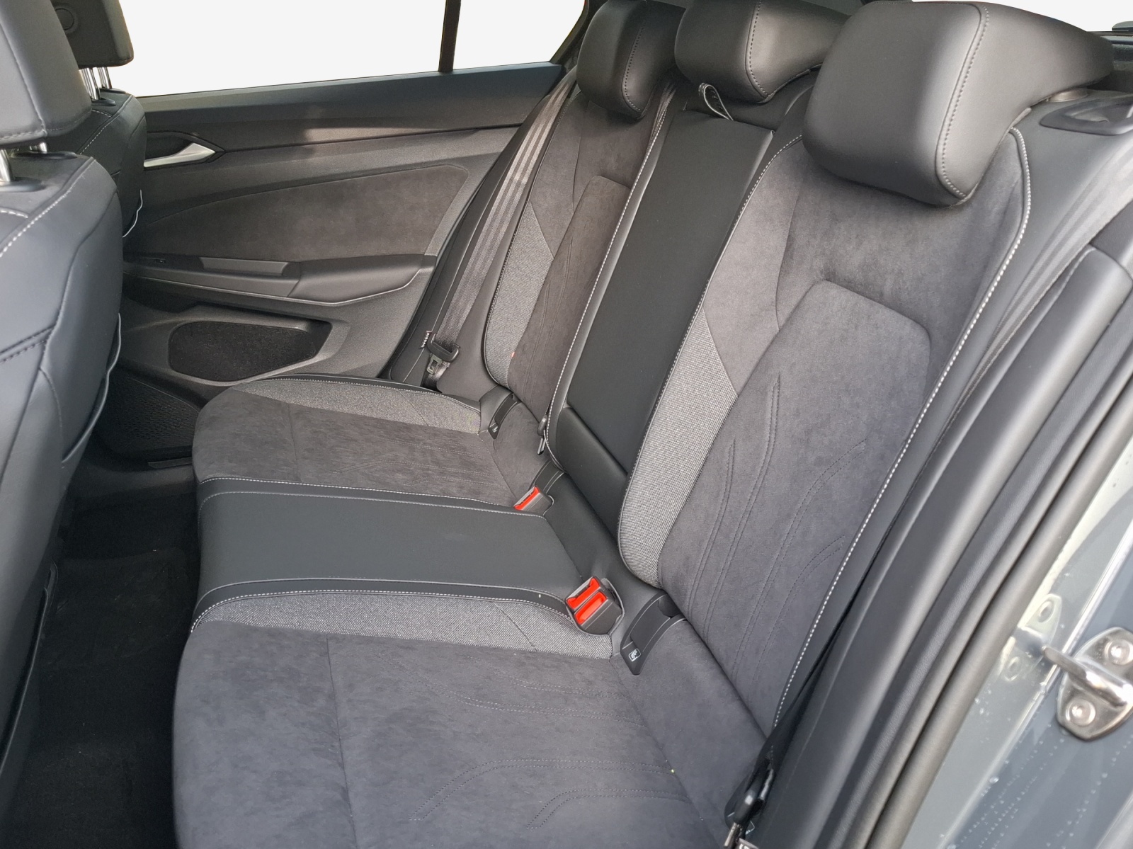 VW Golf 1.5 e TSI mHEV United DSG-image-11