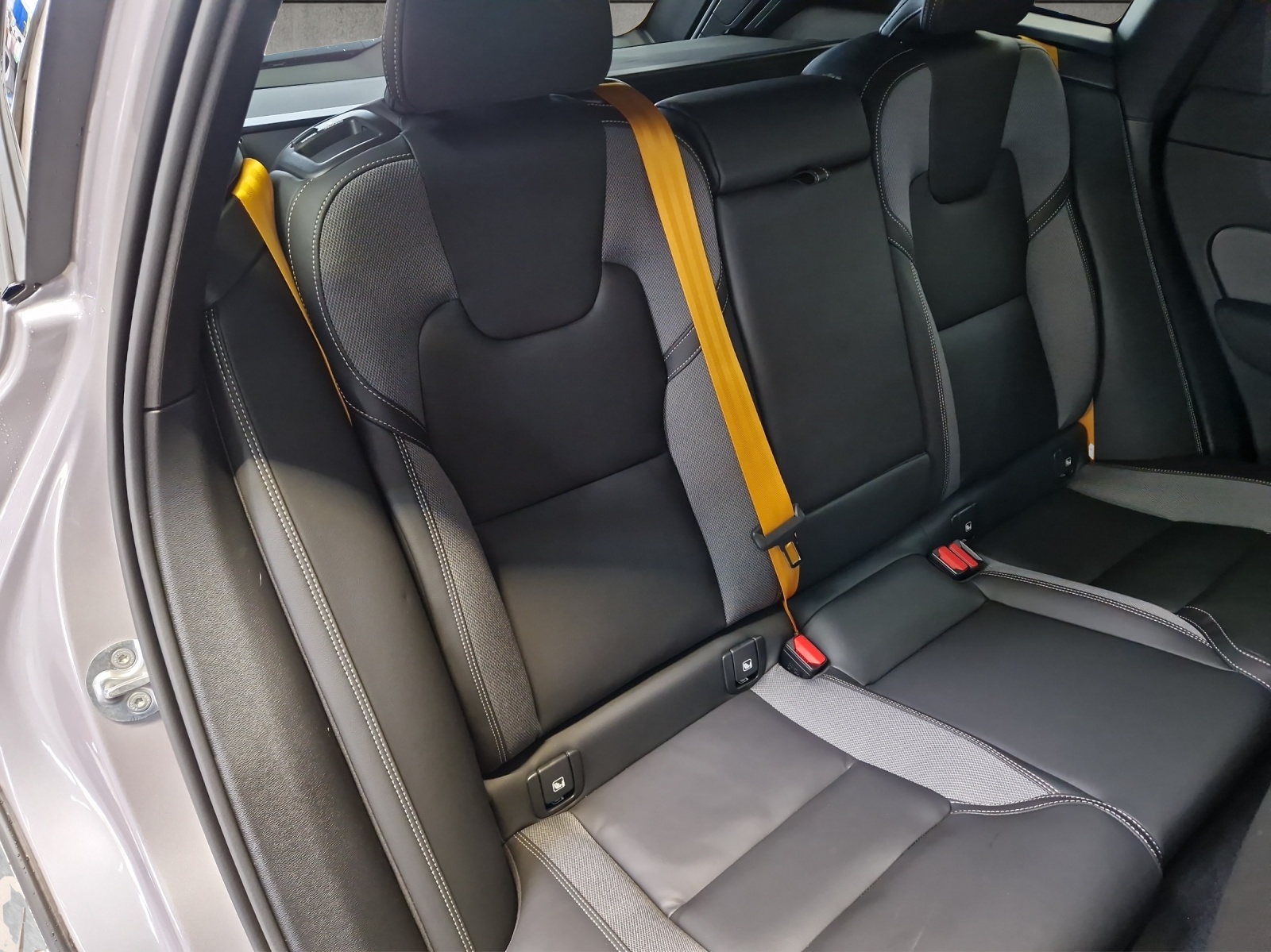 VOLVO XC60 2.0 T8 TE Polestar eAWD-image-4