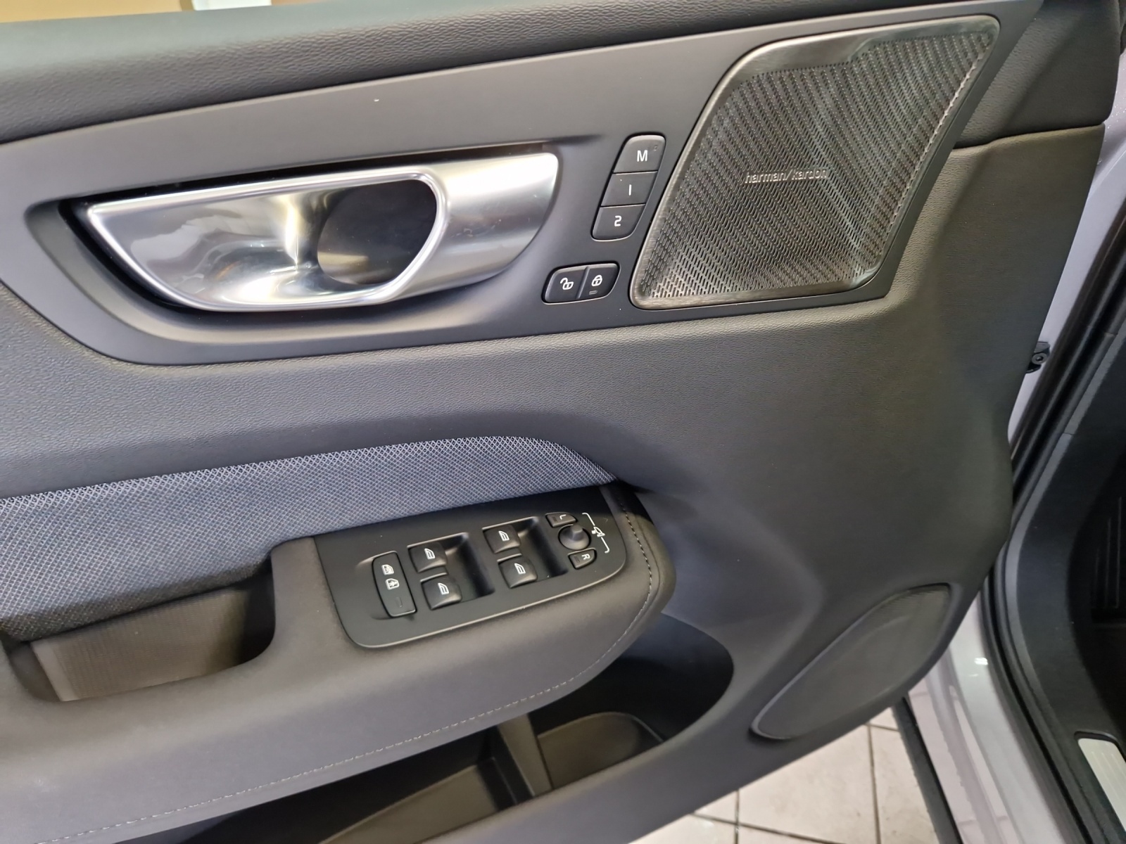 VOLVO XC60 2.0 T8 TE Polestar eAWD-image-14