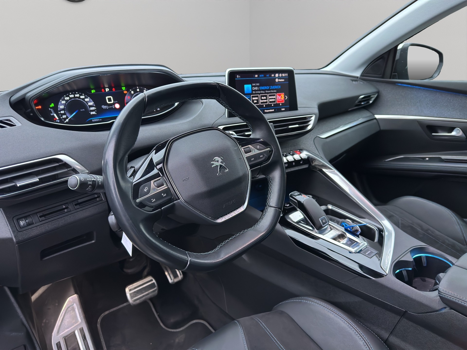 PEUGEOT 5008 1.2 Pure Tech Allure EAT8-image-8