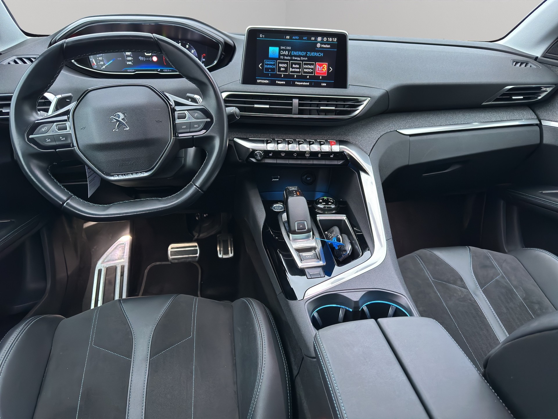 PEUGEOT 5008 1.2 Pure Tech Allure EAT8-image-10