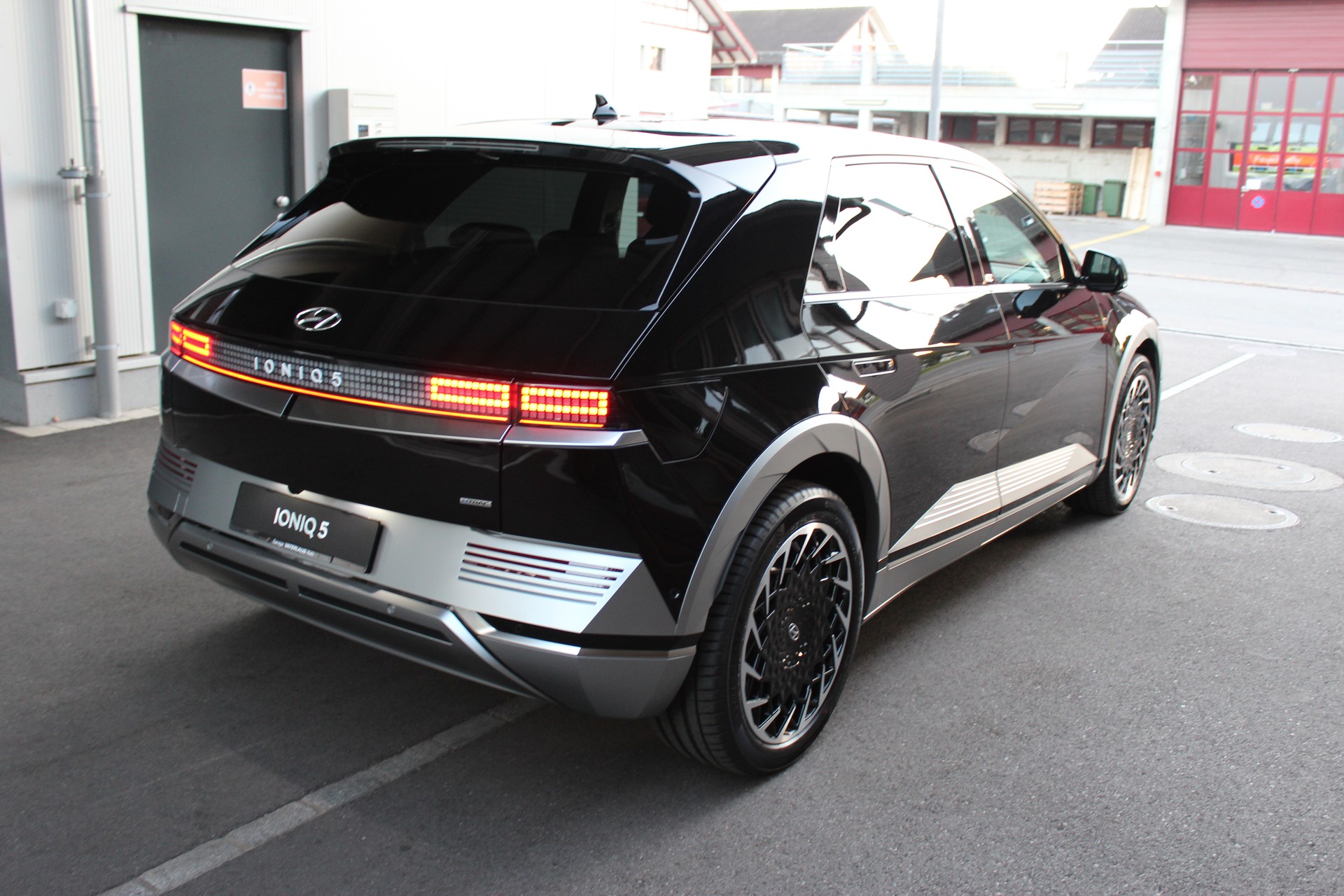 HYUNDAI Ioniq 5 72kWh Vertex 4WD-image-4