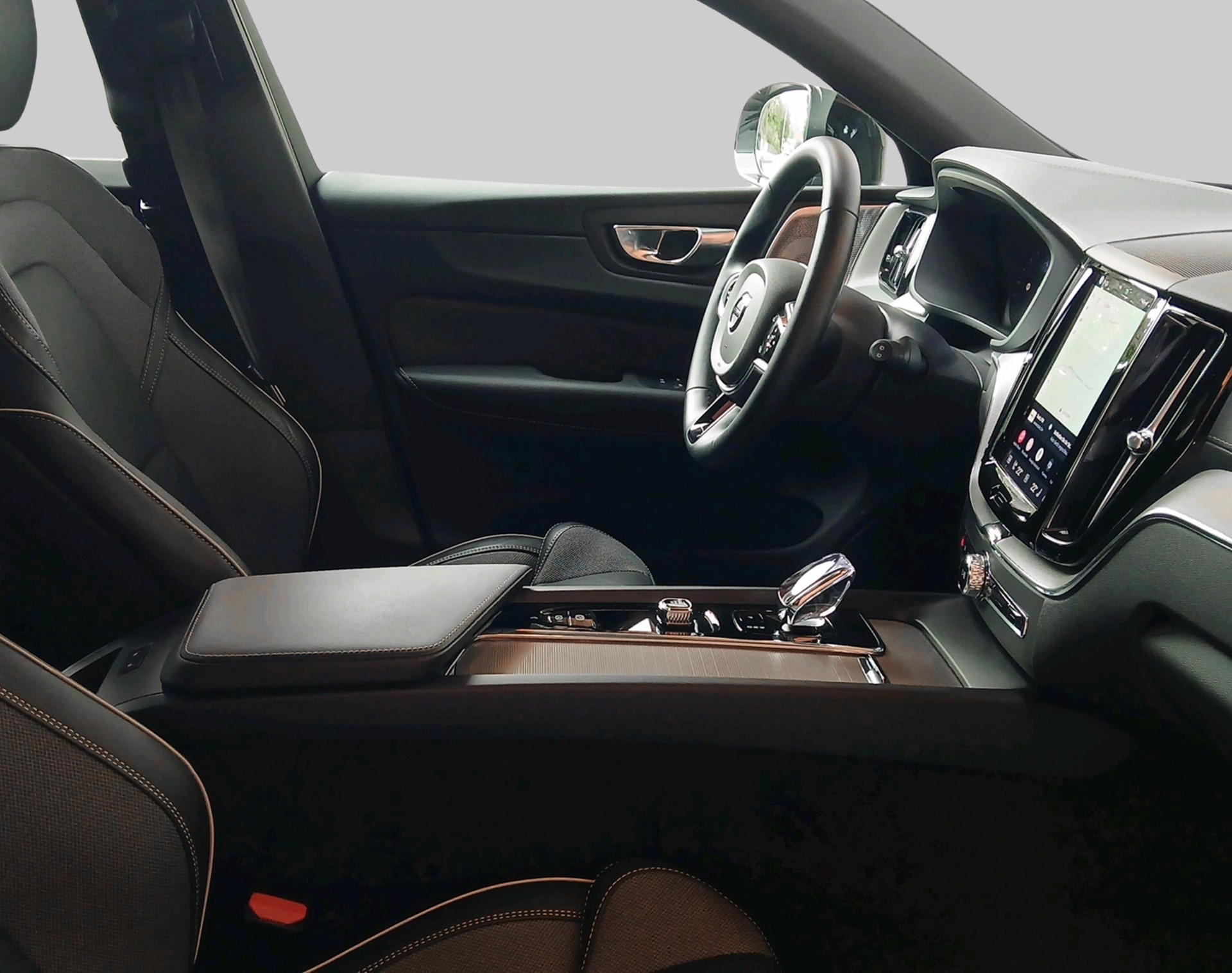 VOLVO XC60 2.0 T8 TE Ultra Dark eAWD-image-4