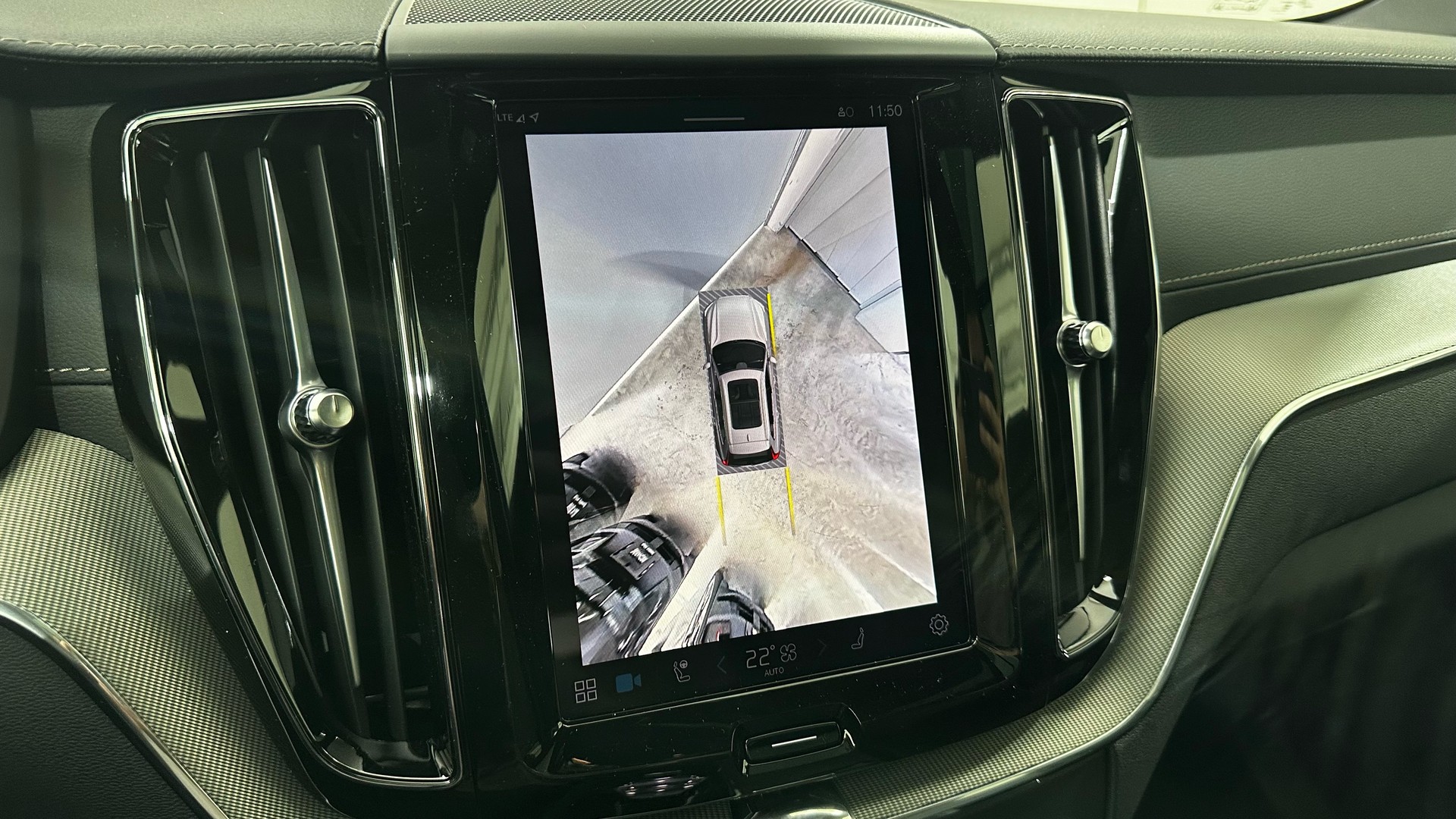 VOLVO XC60 2.0 T8 TE Ultra Dark eAWD-image-8