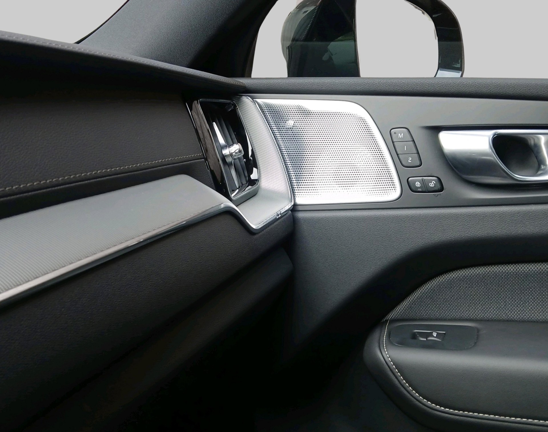 VOLVO XC60 2.0 T8 TE Ultra Dark eAWD-image-22
