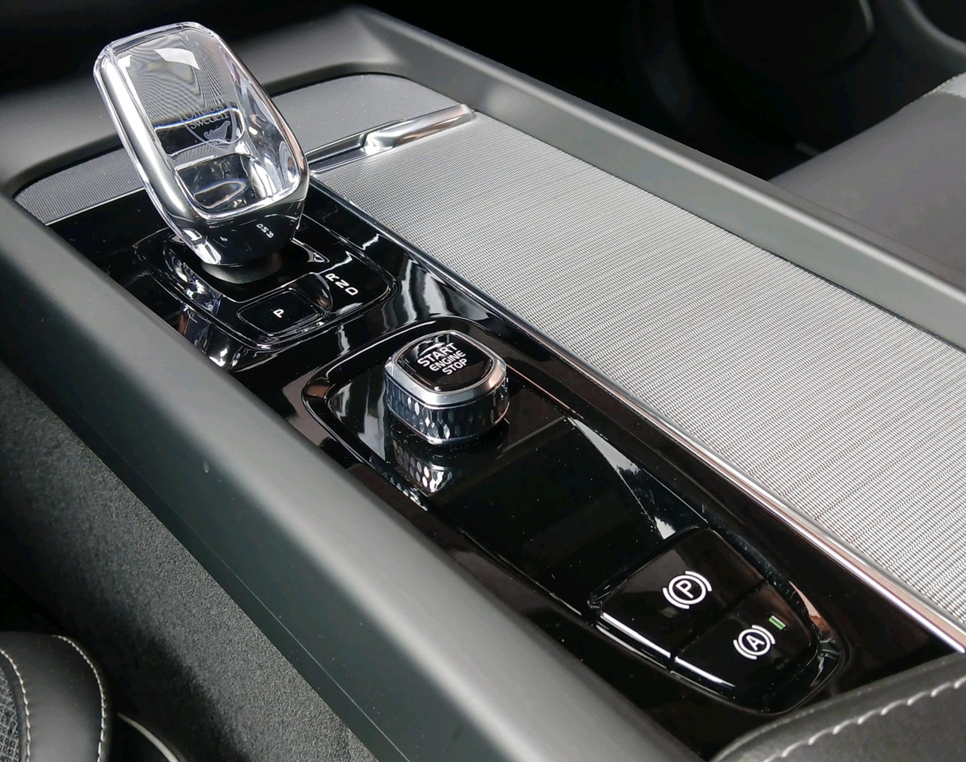VOLVO XC60 2.0 T8 TE Ultra Dark eAWD-image-21