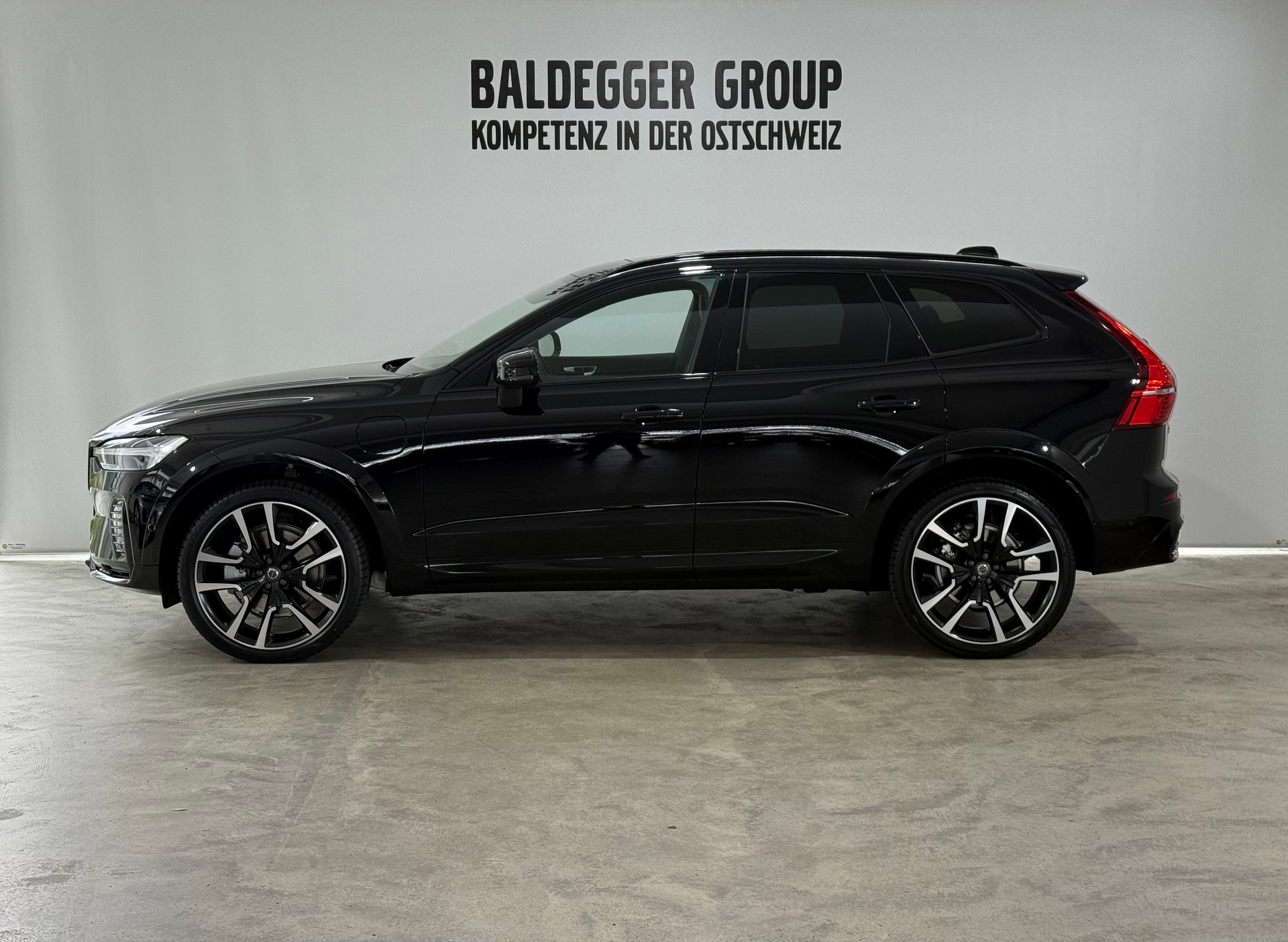 VOLVO XC60 2.0 T8 TE Ultra Dark eAWD-image-1