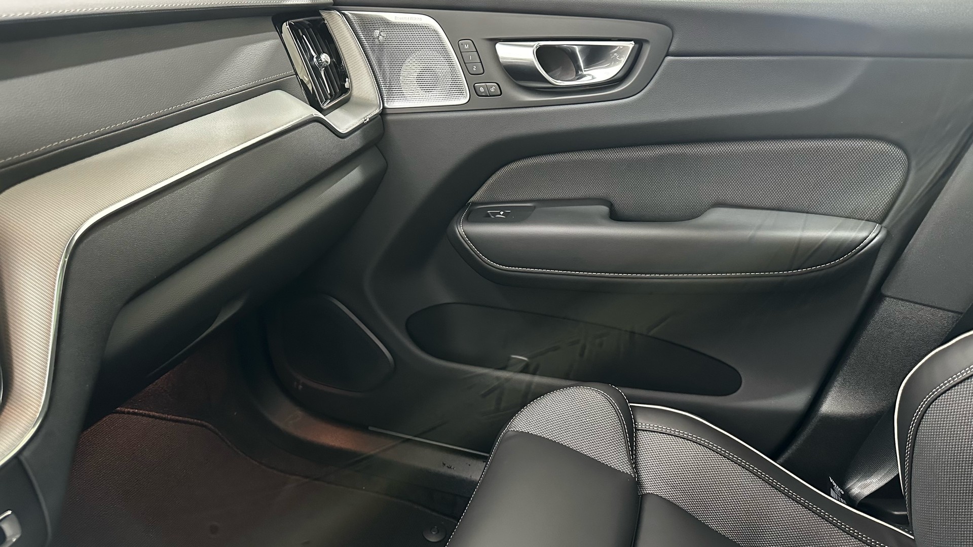 VOLVO XC60 2.0 T8 TE Ultra Dark eAWD-image-11