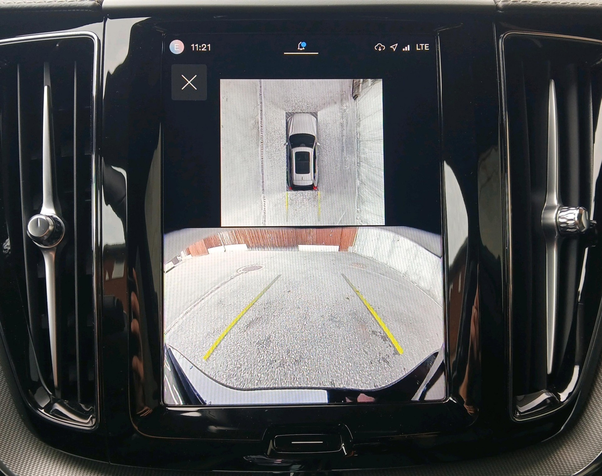VOLVO XC60 2.0 T8 TE Ultra Dark eAWD-image-17
